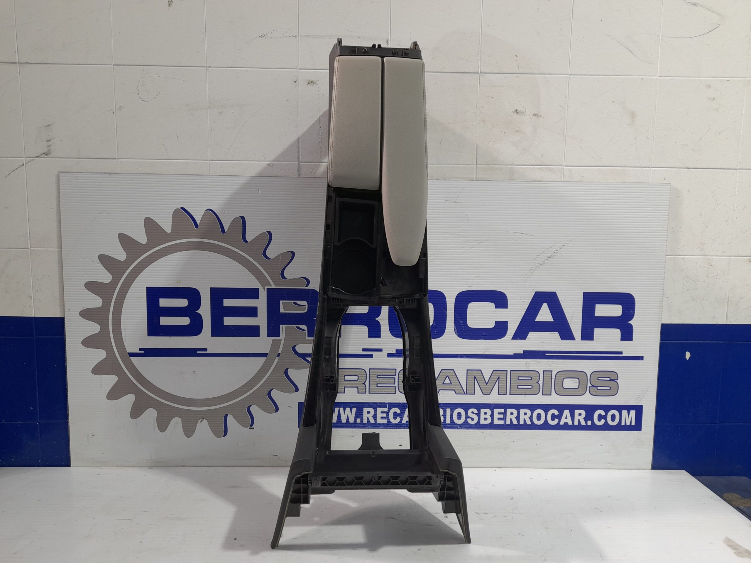 consola_central_a212680005_mercedes_benz_clase_e_w212_lim_2_1_cdi_cat