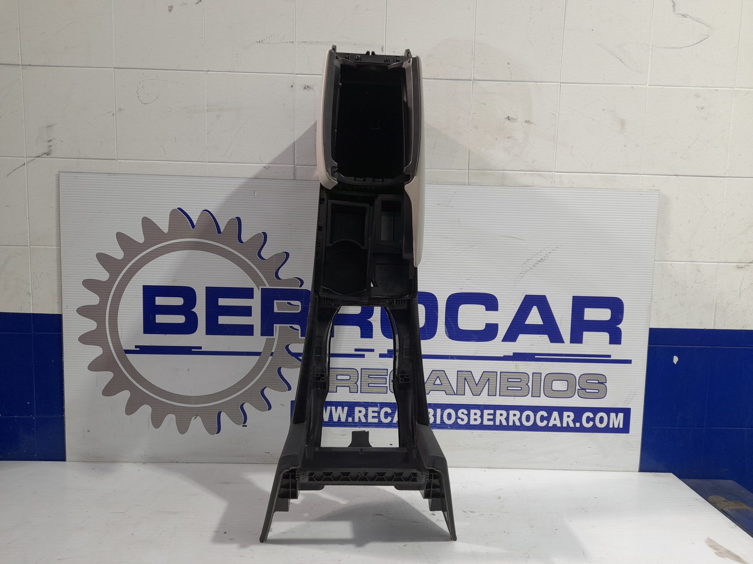 consola_central_a212680005_mercedes_benz_clase_e_w212_lim_2_1_cdi_cat