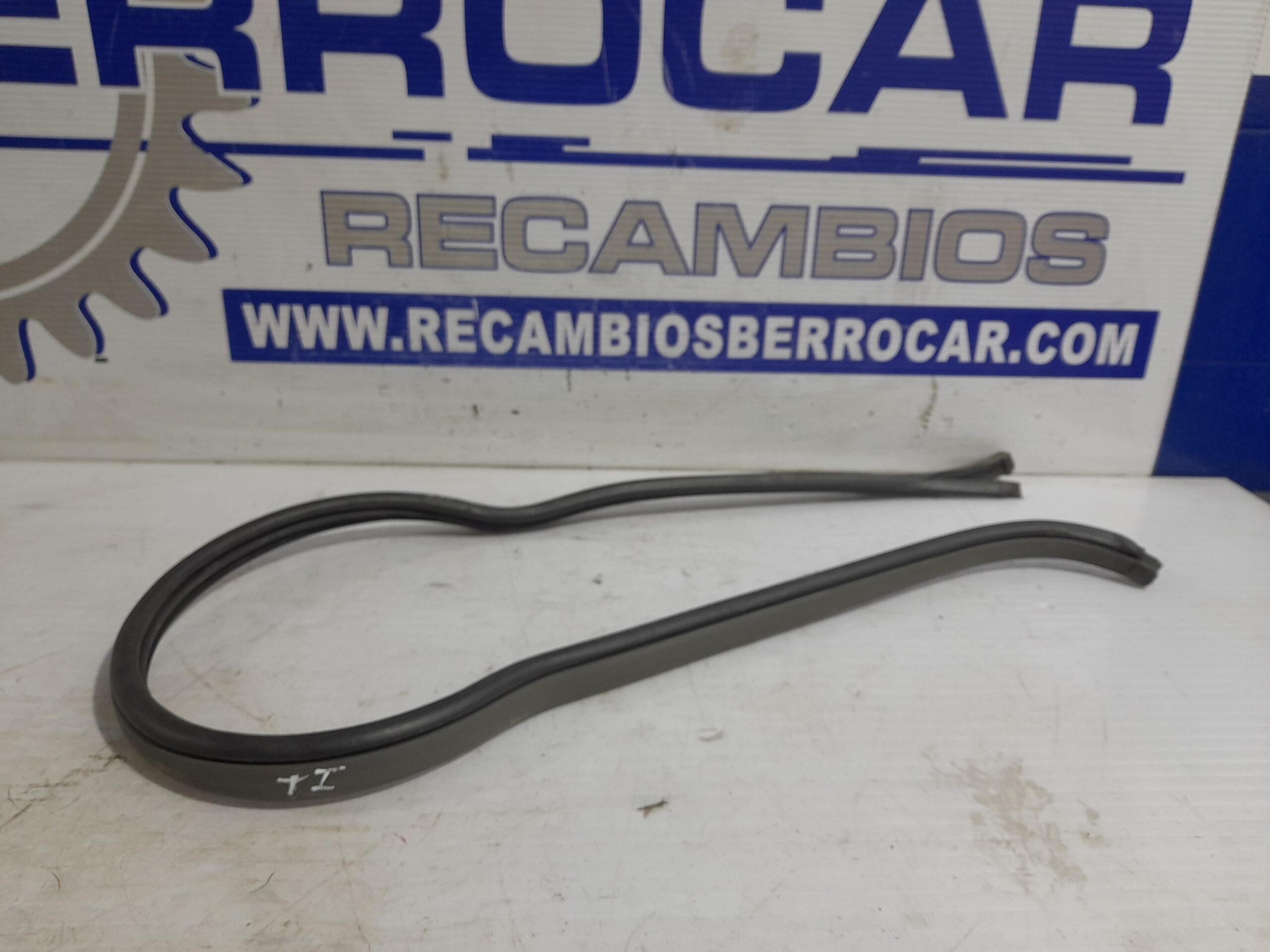 goma_contorno_8312026000yd_hyundai_santa_fe_sm_2_0_crdi_cat