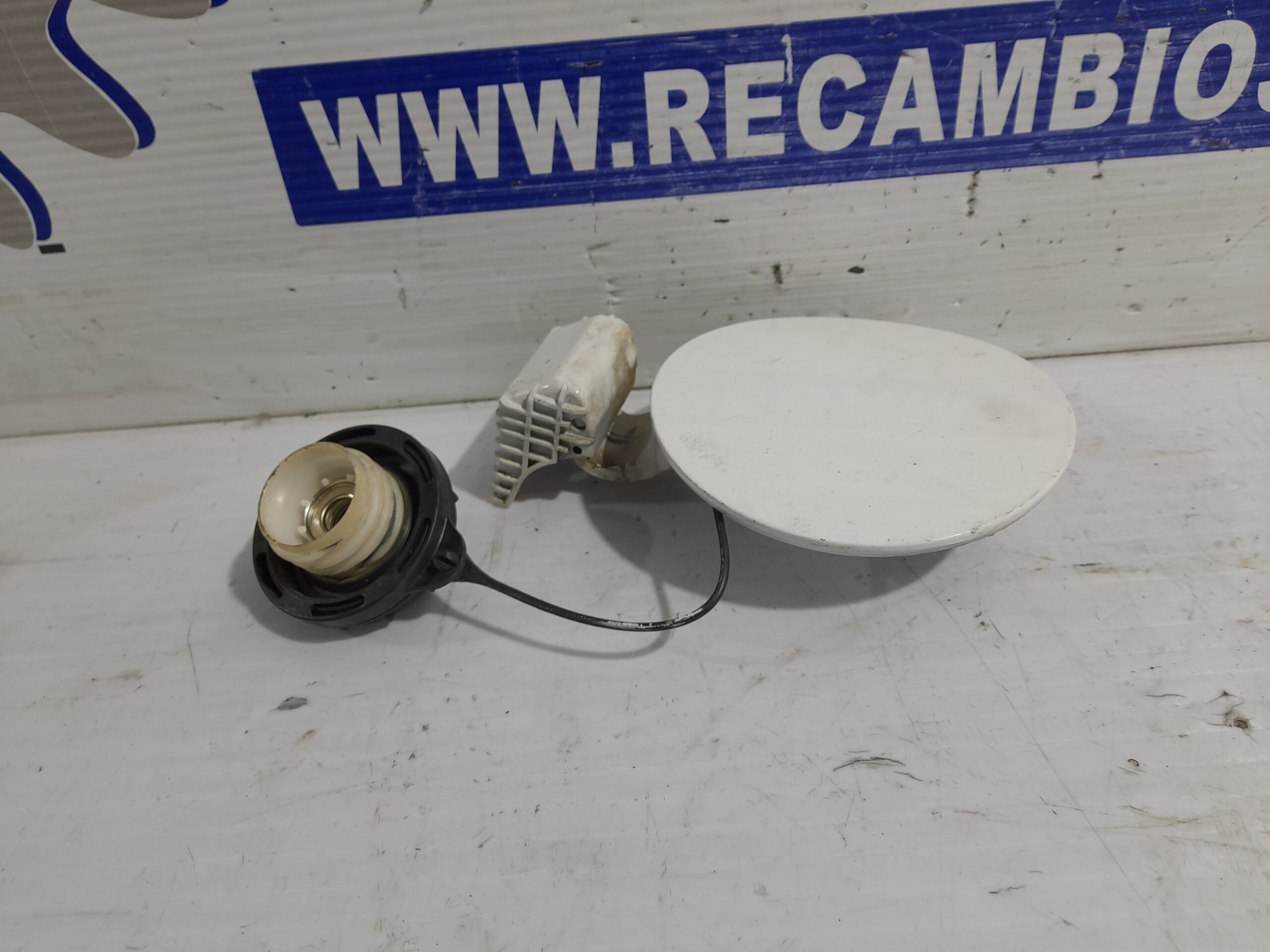 tapa_exterior_combustible_6951026000_hyundai_santa_fe_sm_2_0_crdi_cat