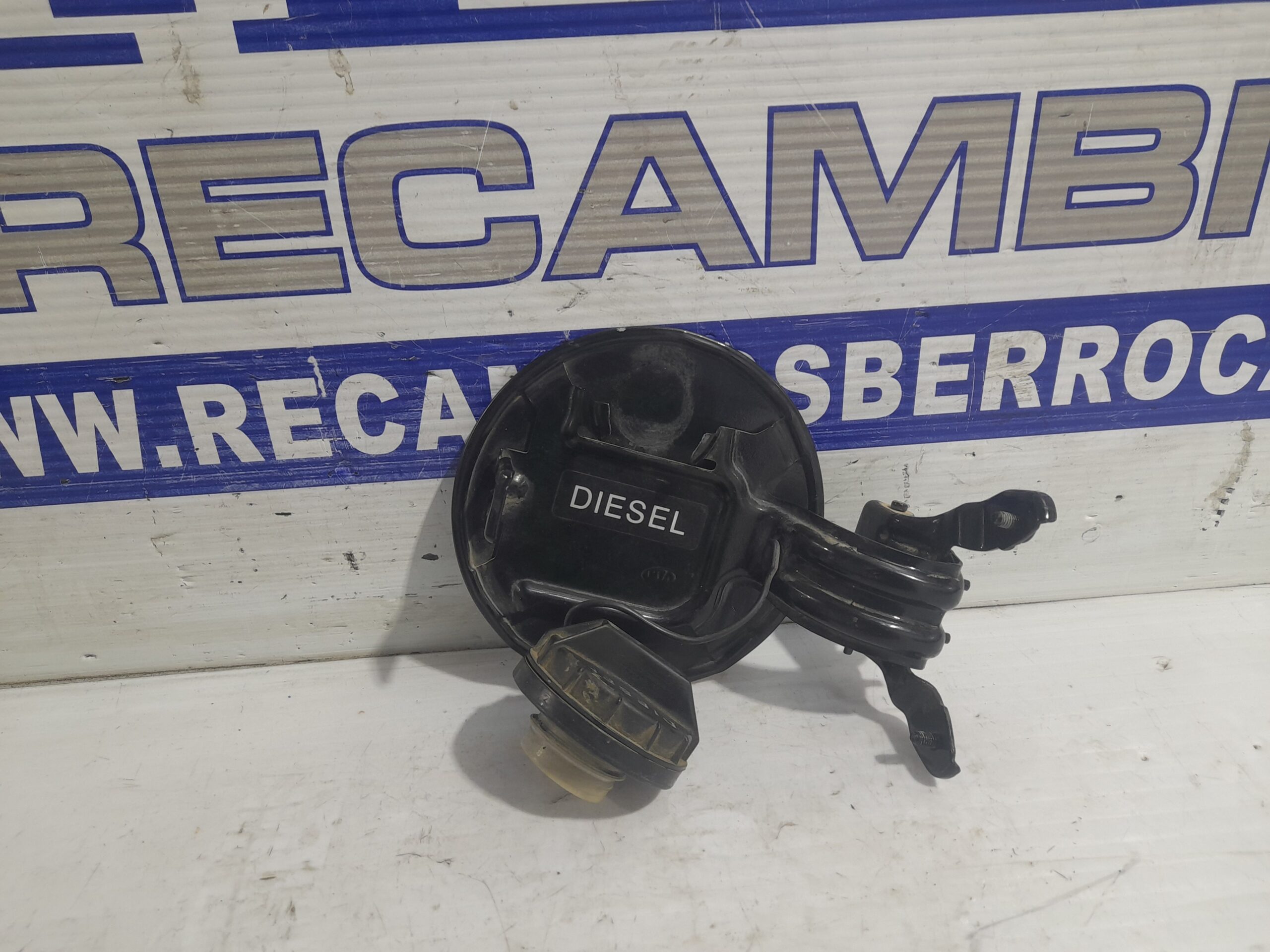 tapa_exterior_combustible_69510d9000_kia_sportage_2_0_turbodiesel_cat