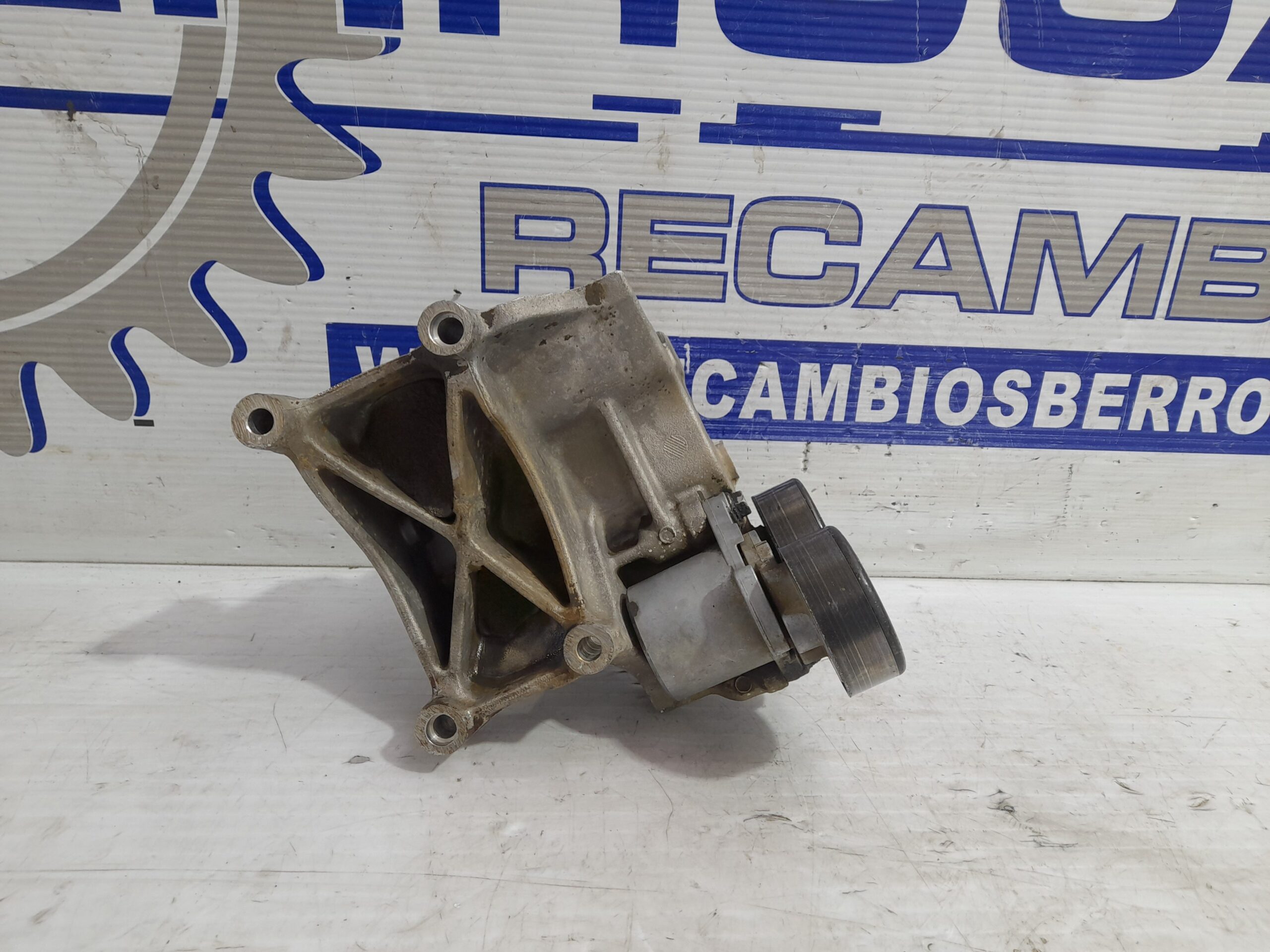 soporte_alternador_7060624_kia_sportage_2_0_turbodiesel_cat