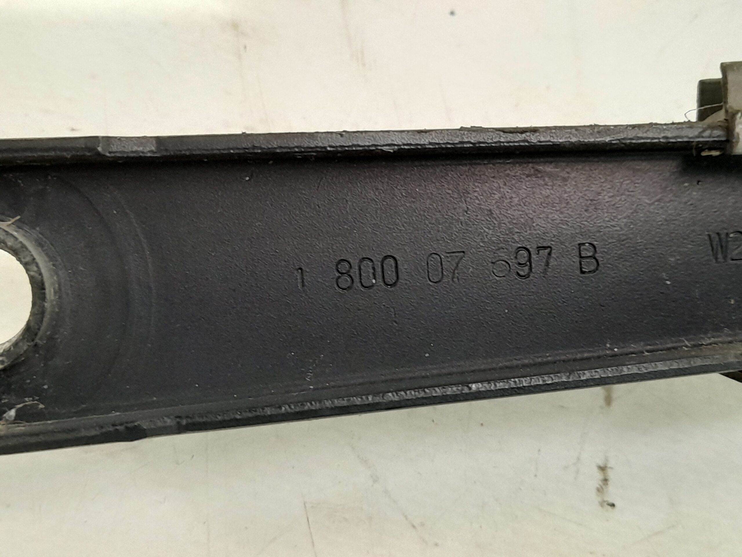 brazo_limpia_delantero_derecho_80007697b_iveco_daily_caja_cerrada_2006_3_0_diesel