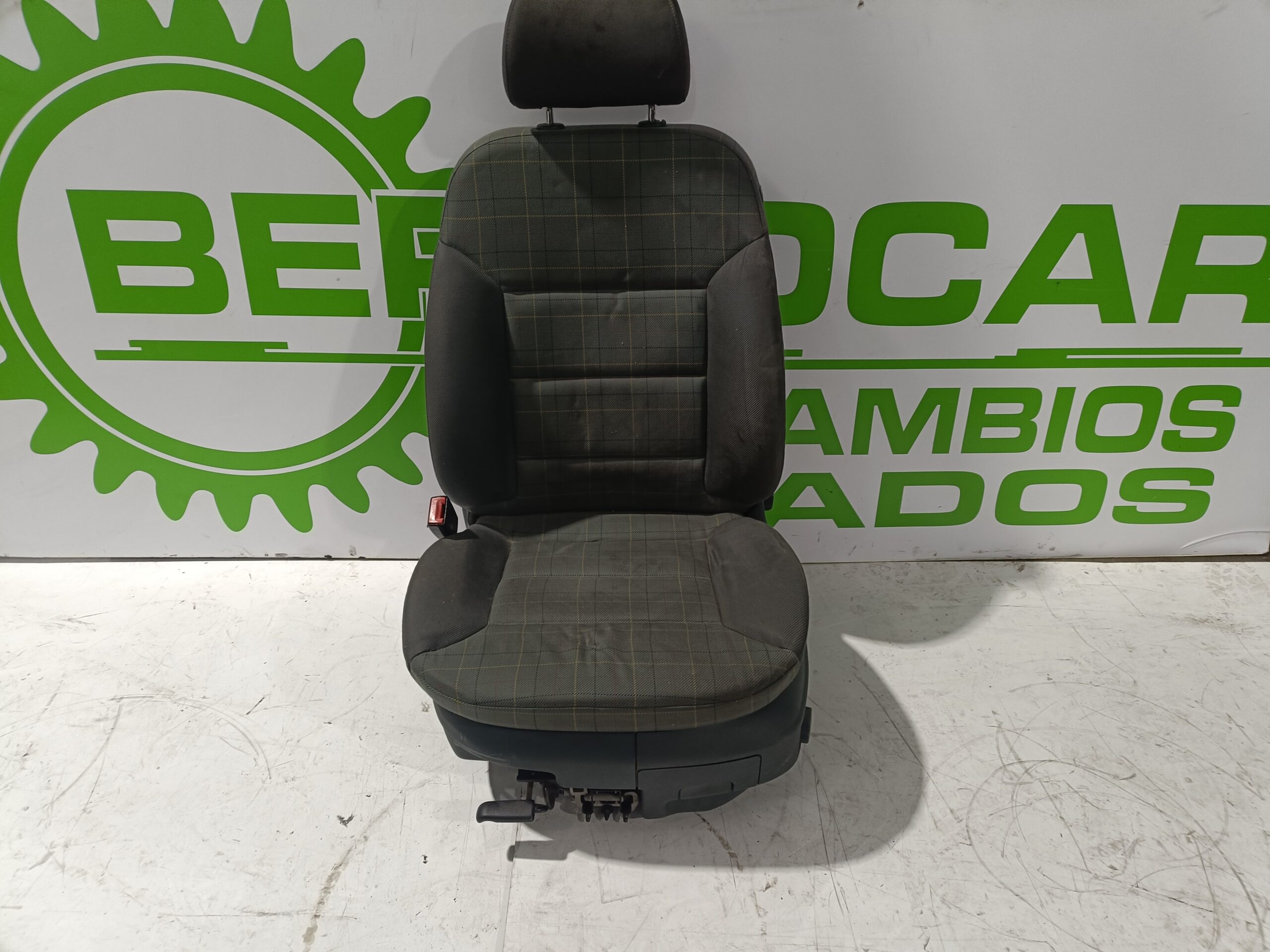 asiento_delantero_izquierdo_4b0881107e_audi_a6_berlina_4b2_2_5_tdi_quattro