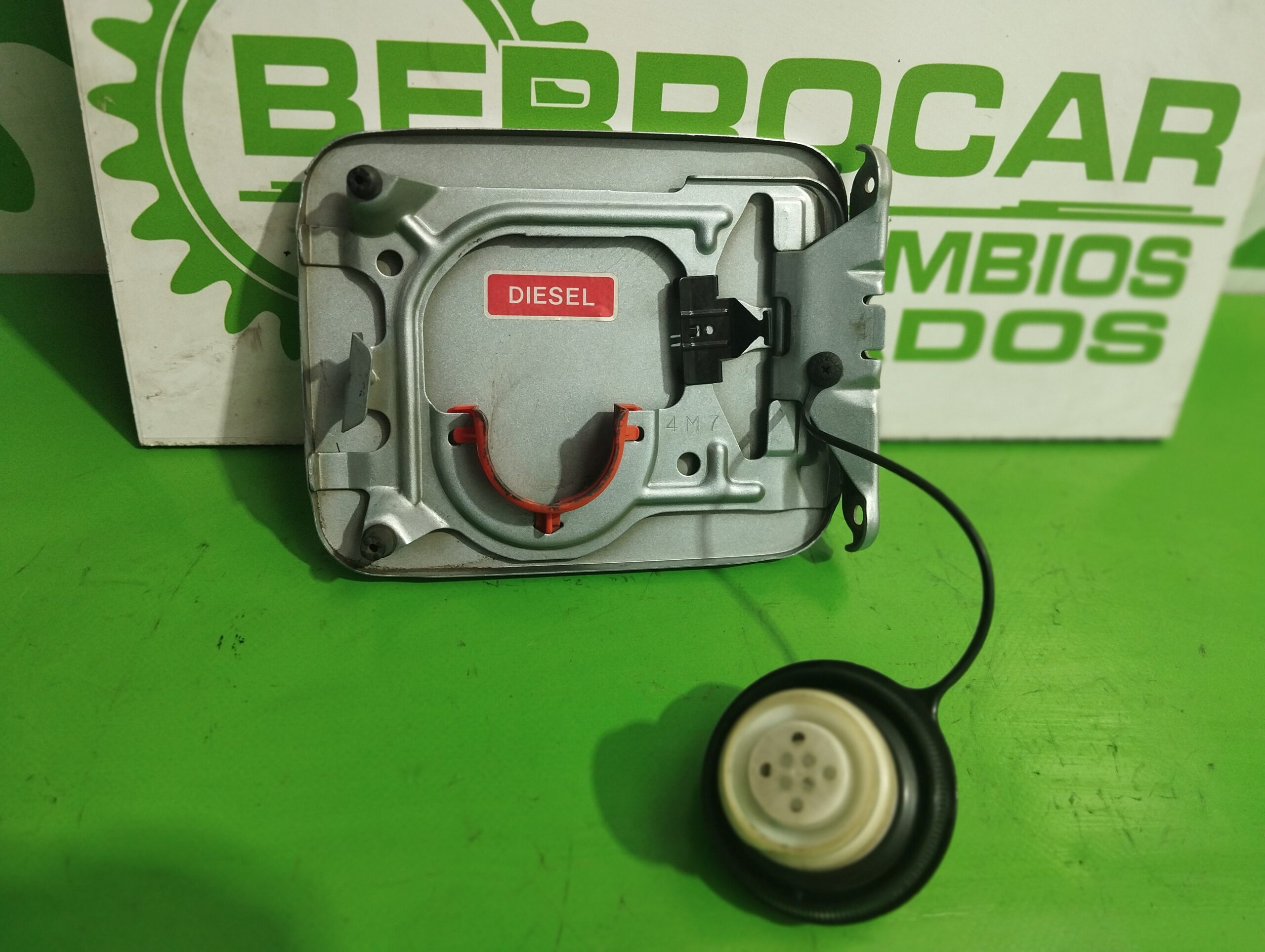 tapa_exterior_combustible_788304u100_nissan_almera_n16_e_1_5_dci_turbodiesel_cat