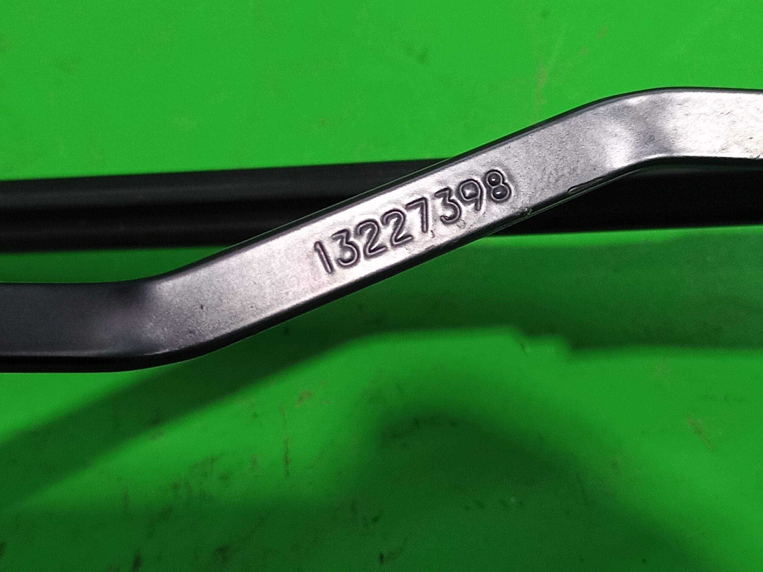 brazo_limpia_delantero_izquierdo_13227398_opel_insignia_berlina_2_0_cdti_cat