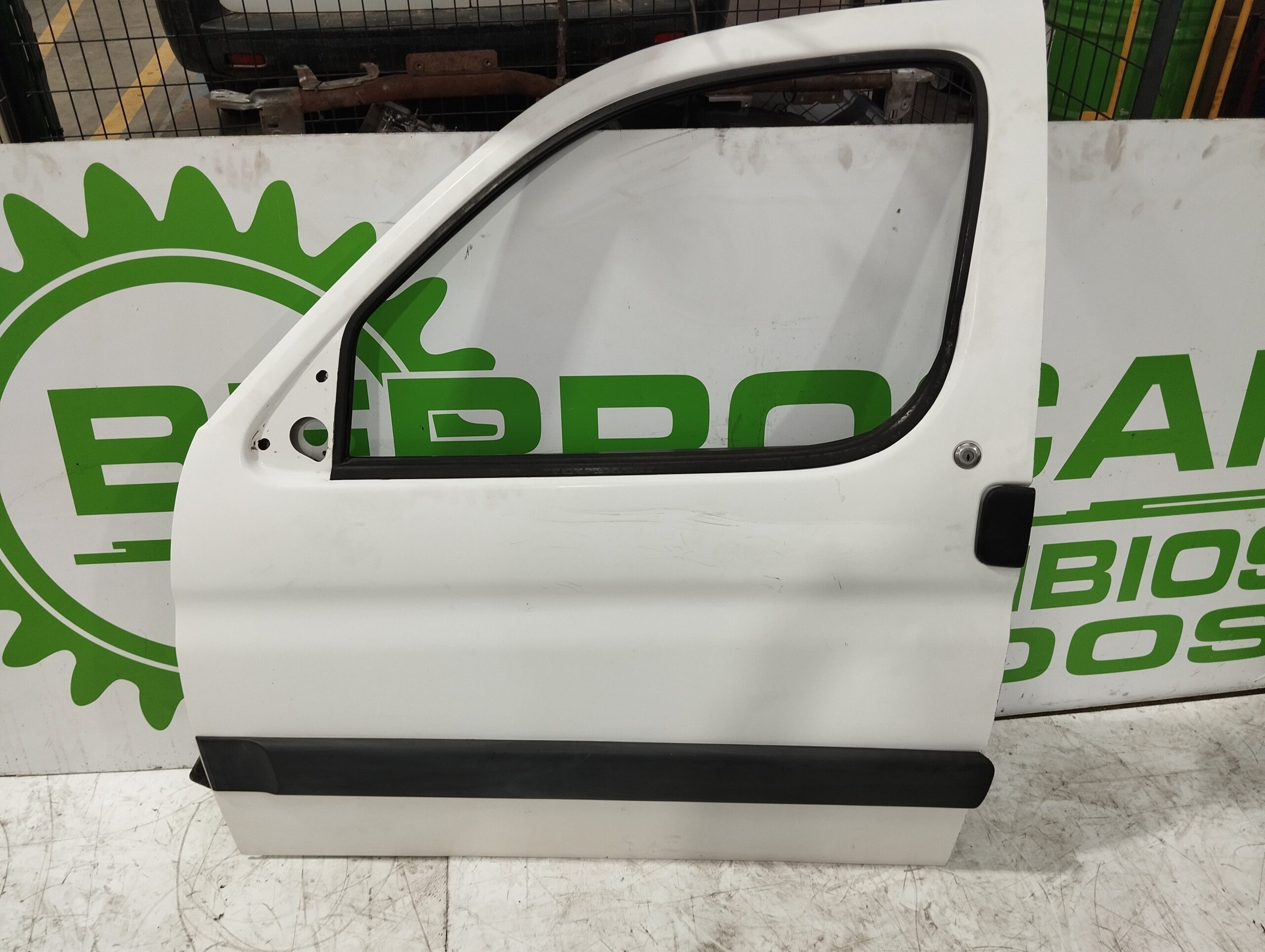 puerta_delantera_izquierda_9002t9_peugeot_partner_s1_1_9_diesel