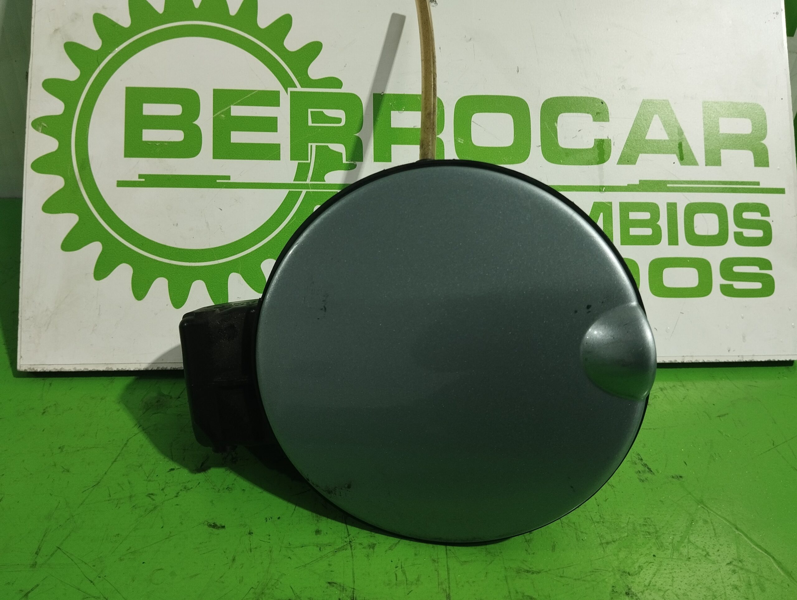 tapa_exterior_combustible_6y6010303m_skoda_fabia_6y2_6y3_1_2_12v