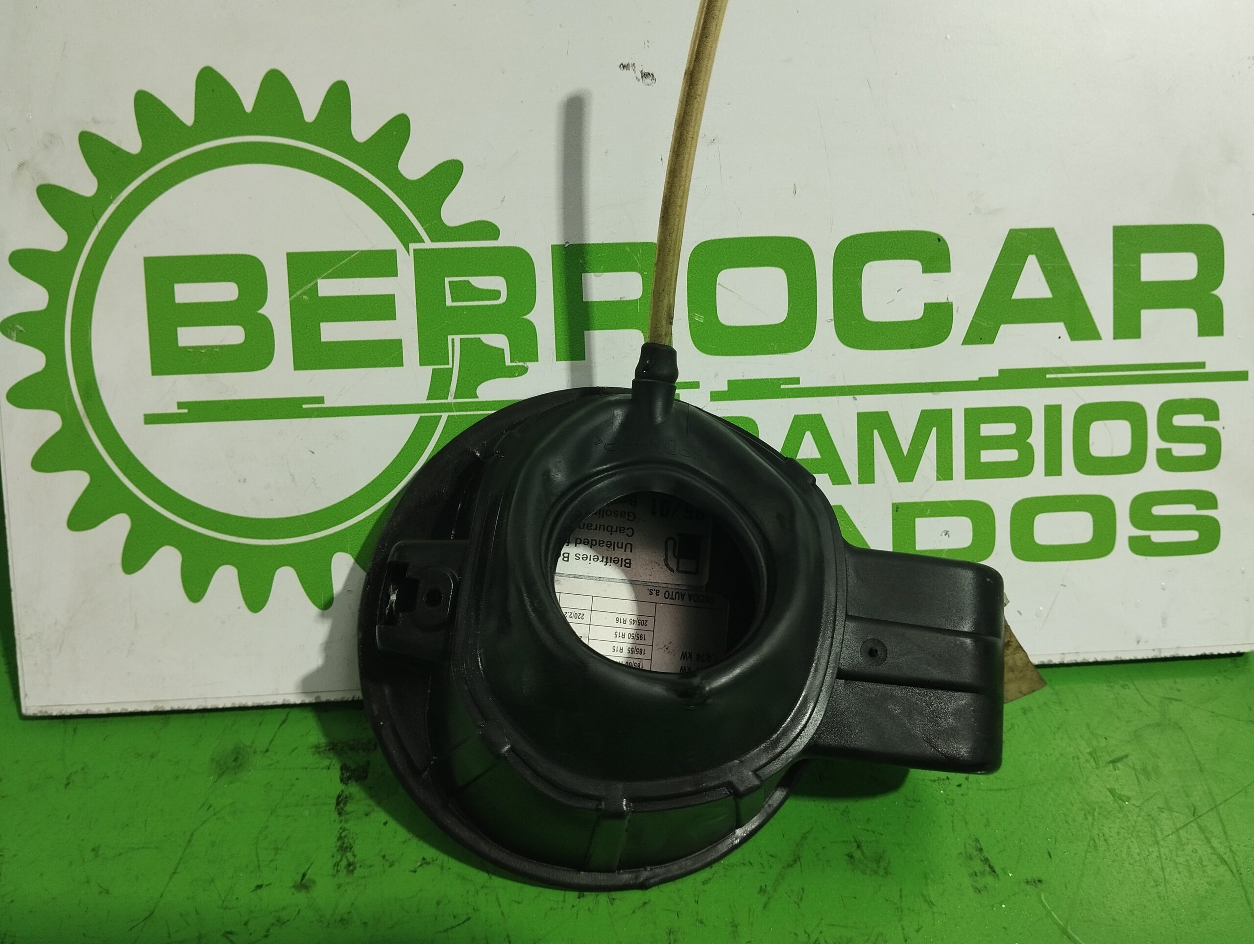 tapa_exterior_combustible_6y6010303m_skoda_fabia_6y2_6y3_1_2_12v