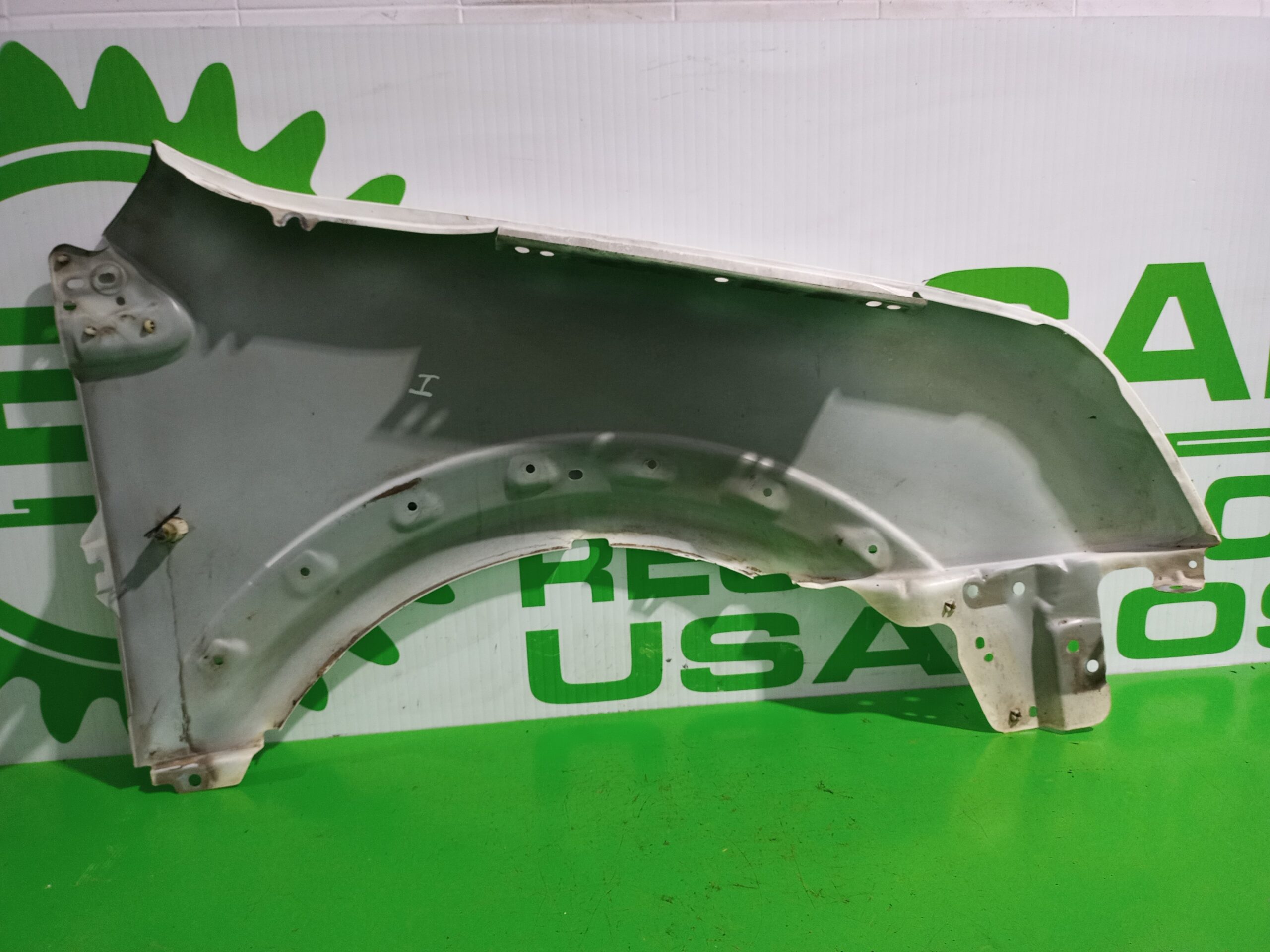 aleta_delantera_izquierda_5131152_ford_transit_connect_tc7_1_8_tdci_cat