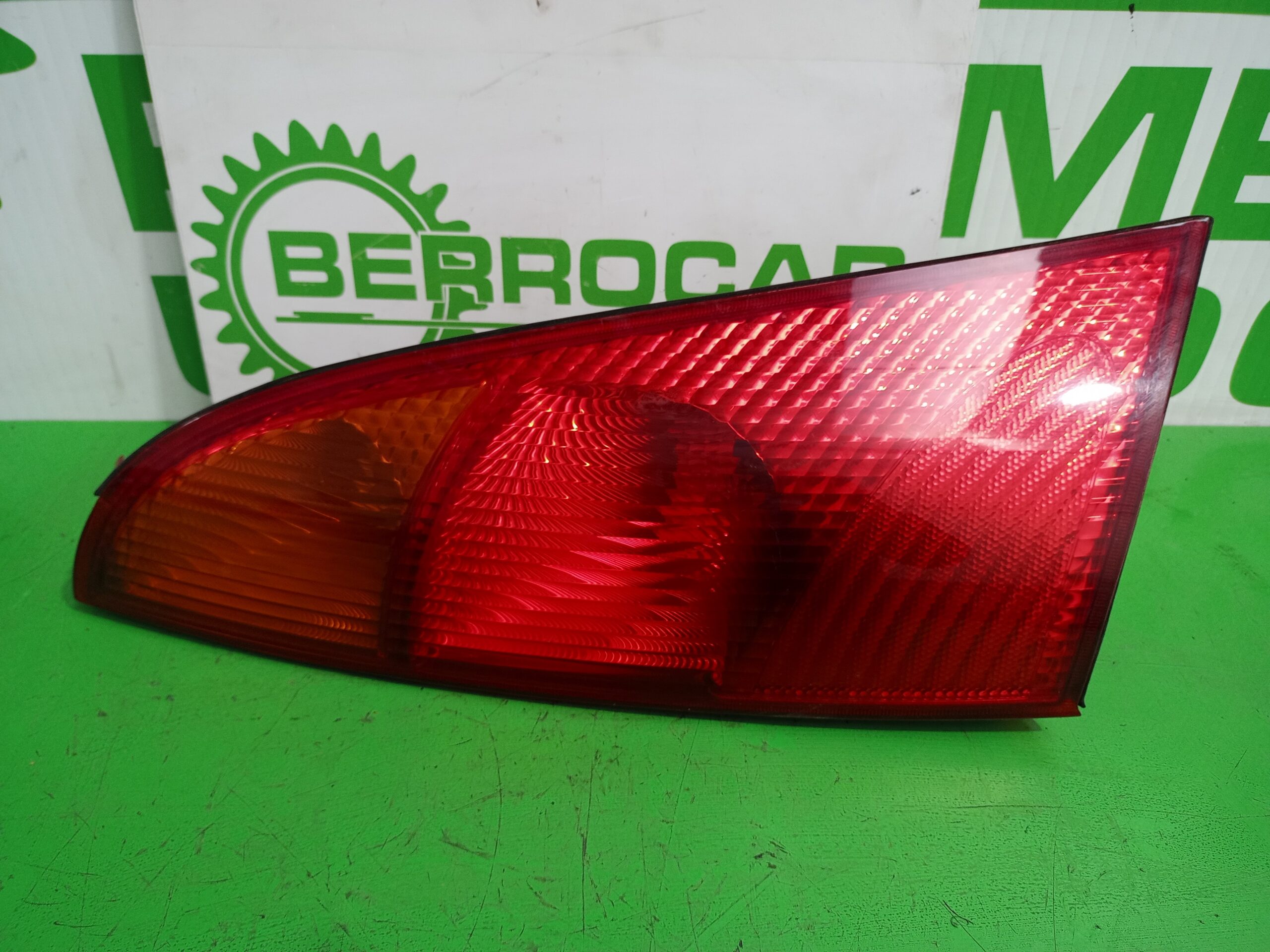 piloto_trasero_izquierdo_1214223_ford_focus_berlina_cak_1_8_tddi_turbodiesel_cat