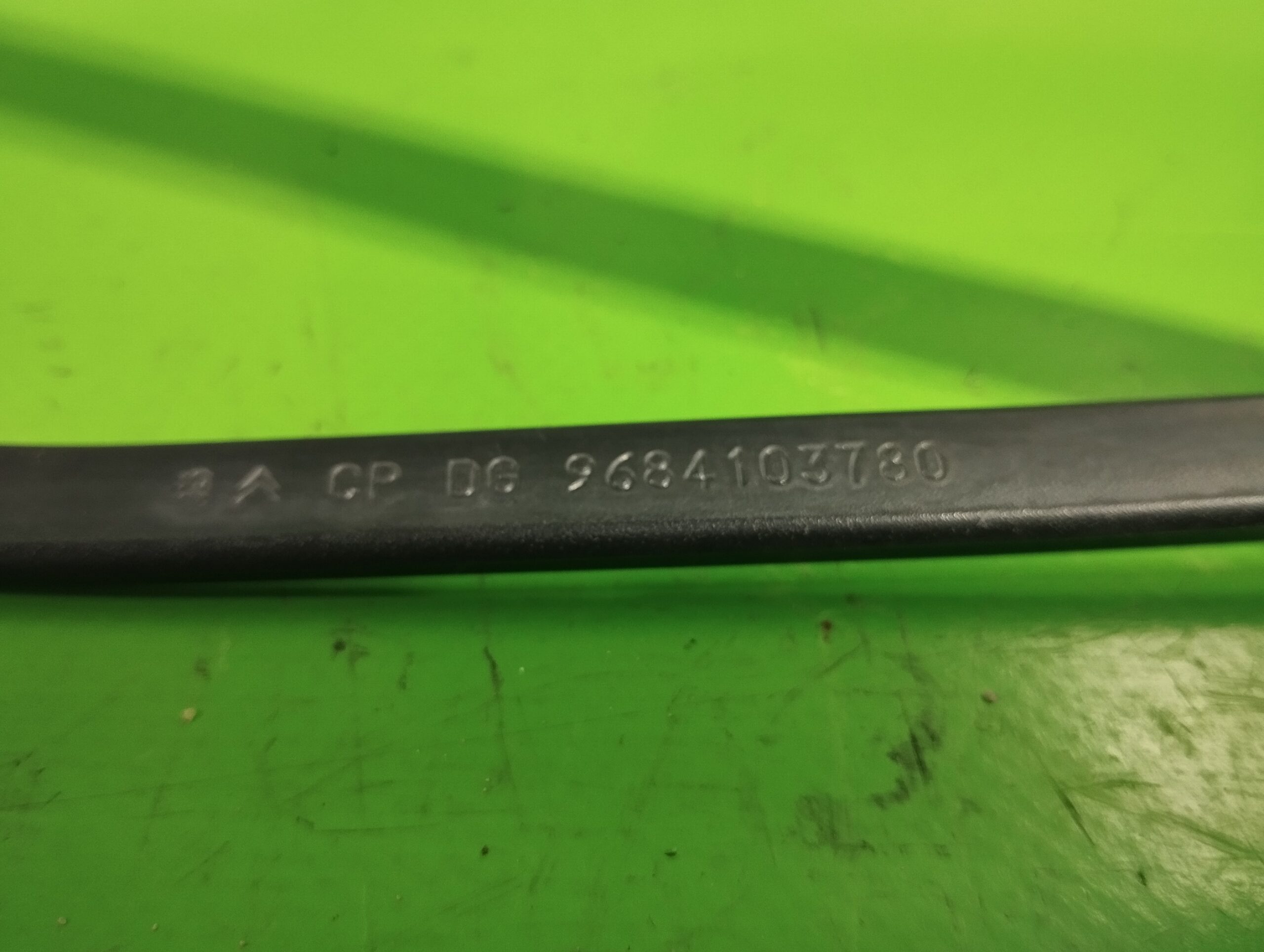 brazo_limpia_delantero_derecho_9684103780_citr_n_c4_picasso_1_6_16v_hdi_fap