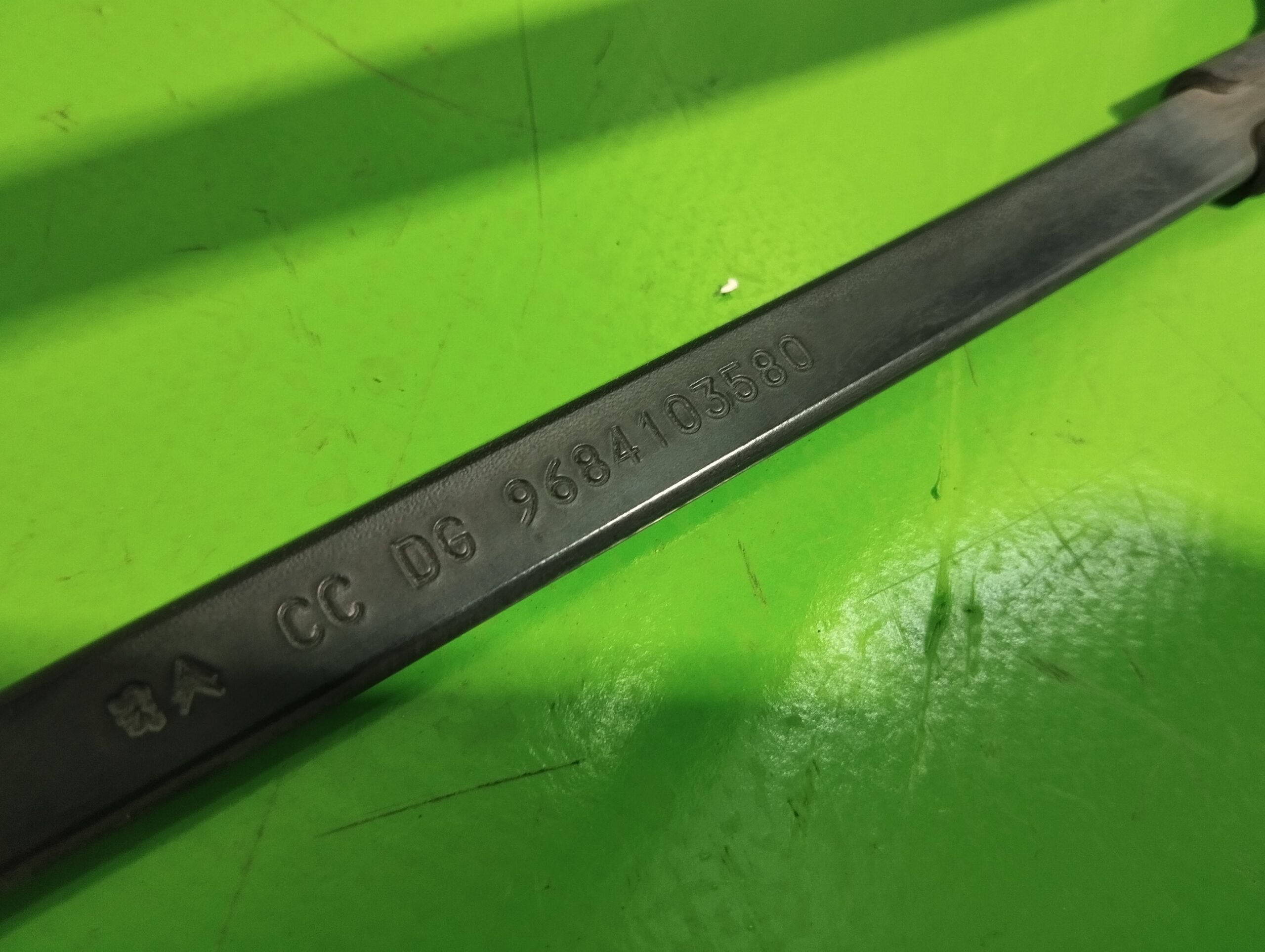 brazo_limpia_delantero_izquierdo_9684103580_citr_n_c4_picasso_1_6_16v_hdi_fap