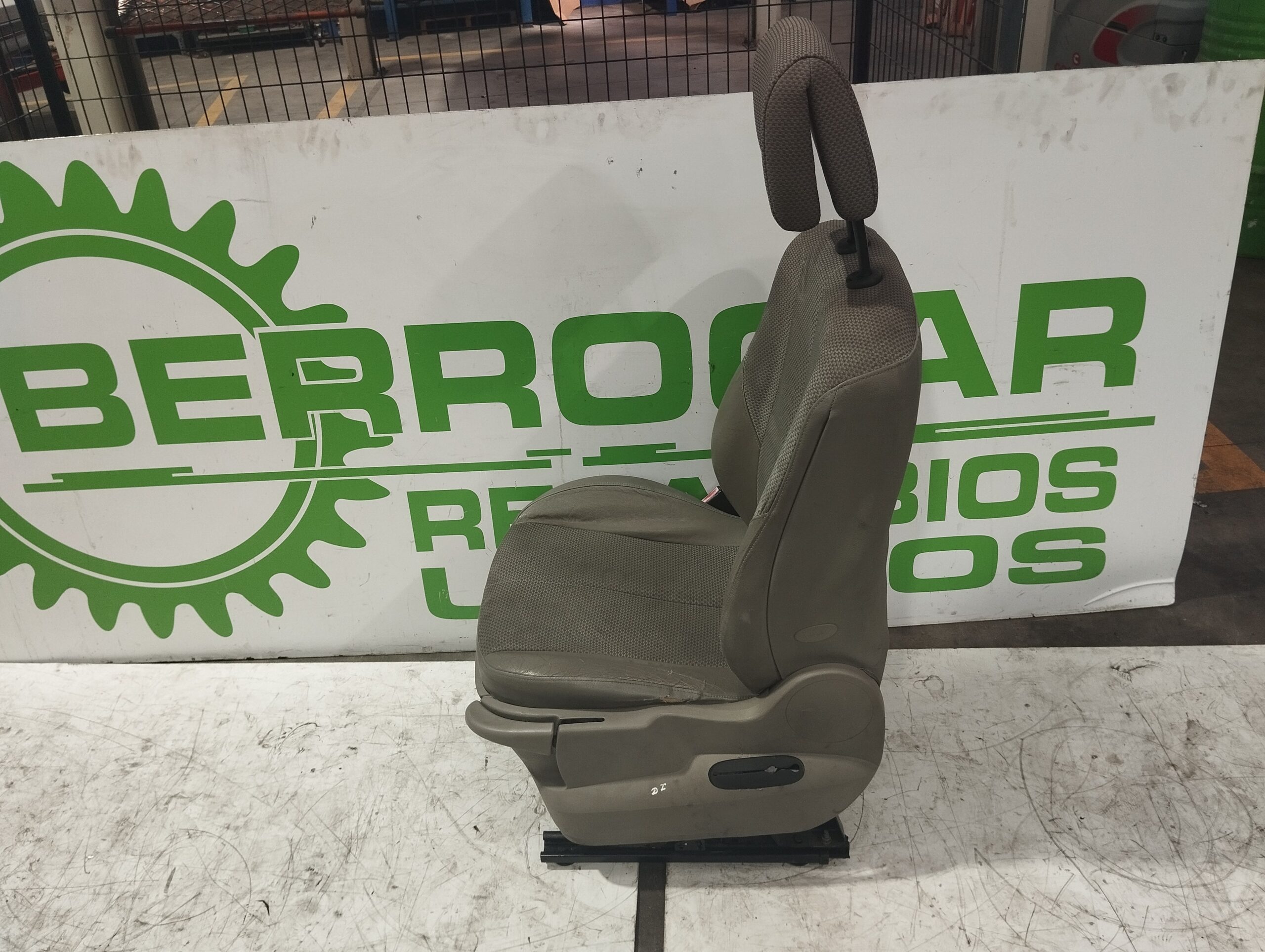 asiento_delantero_izquierdo_7701054007_renault_megane_ii_familiar_1_9_dci_diesel