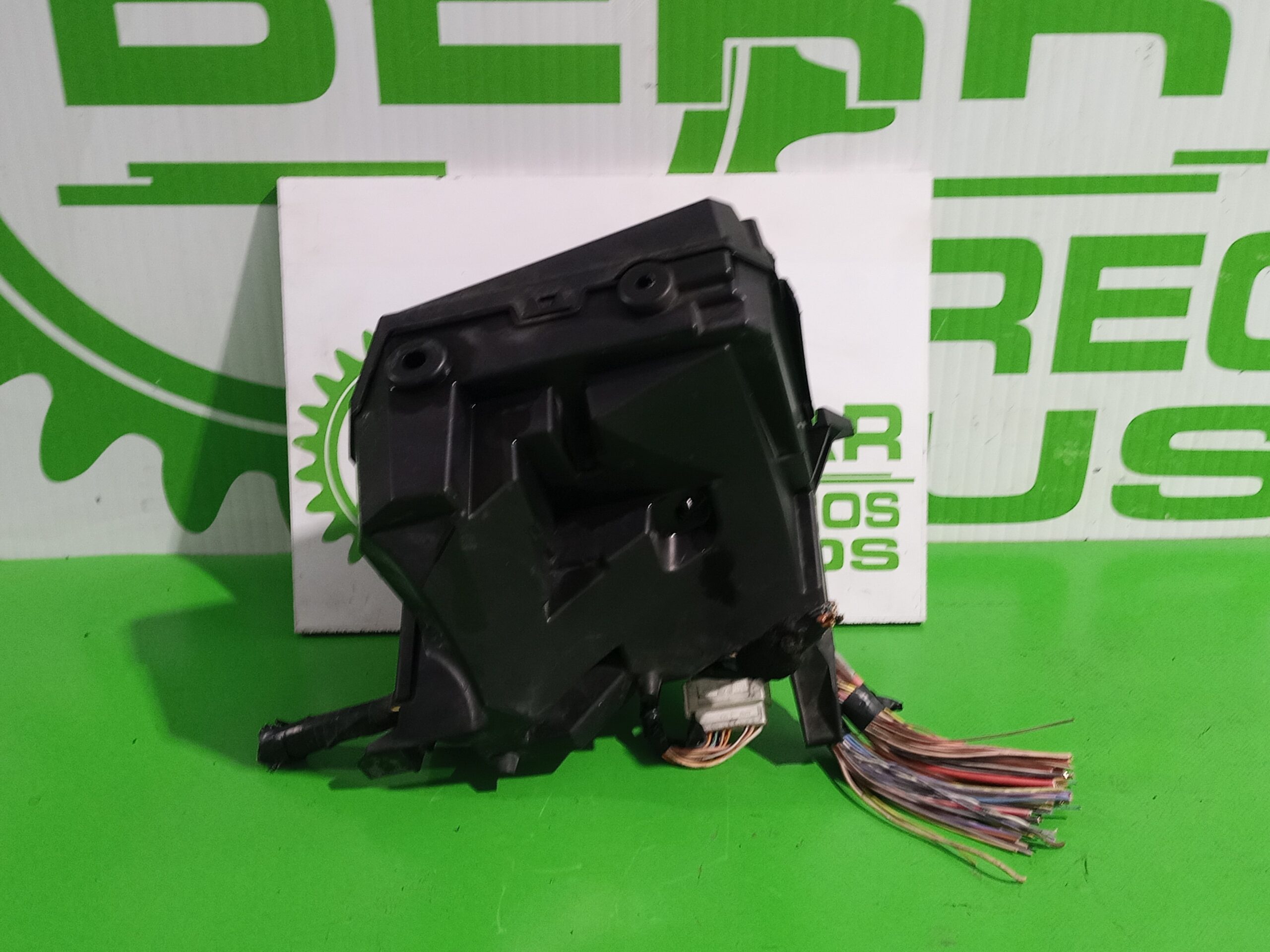 caja_reles_fusibles_8200438361_renault_megane_ii_familiar_1_9_dci_diesel