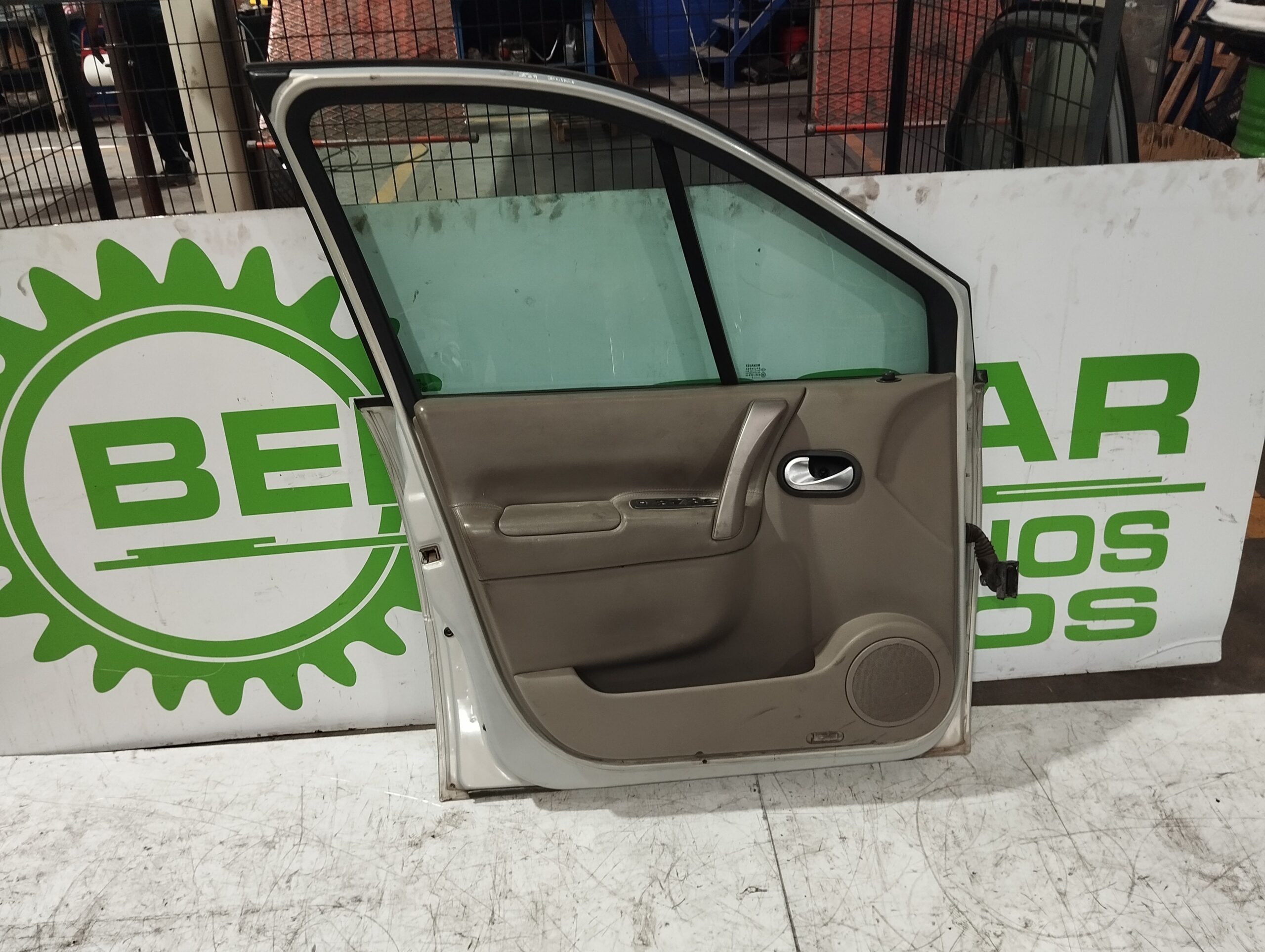 puerta_delantera_izquierda_801015506r_renault_scenic_ii_1_6_16v