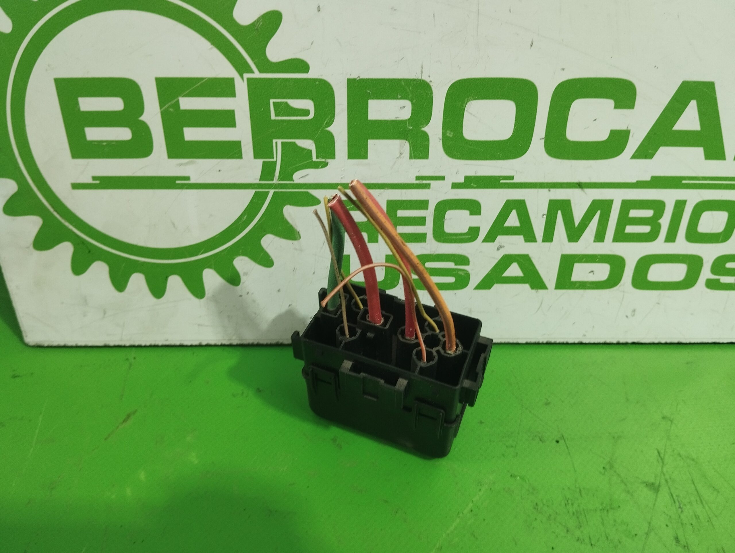 caja_reles_fusibles_8200222933b_renault_scenic_ii_1_6_16v