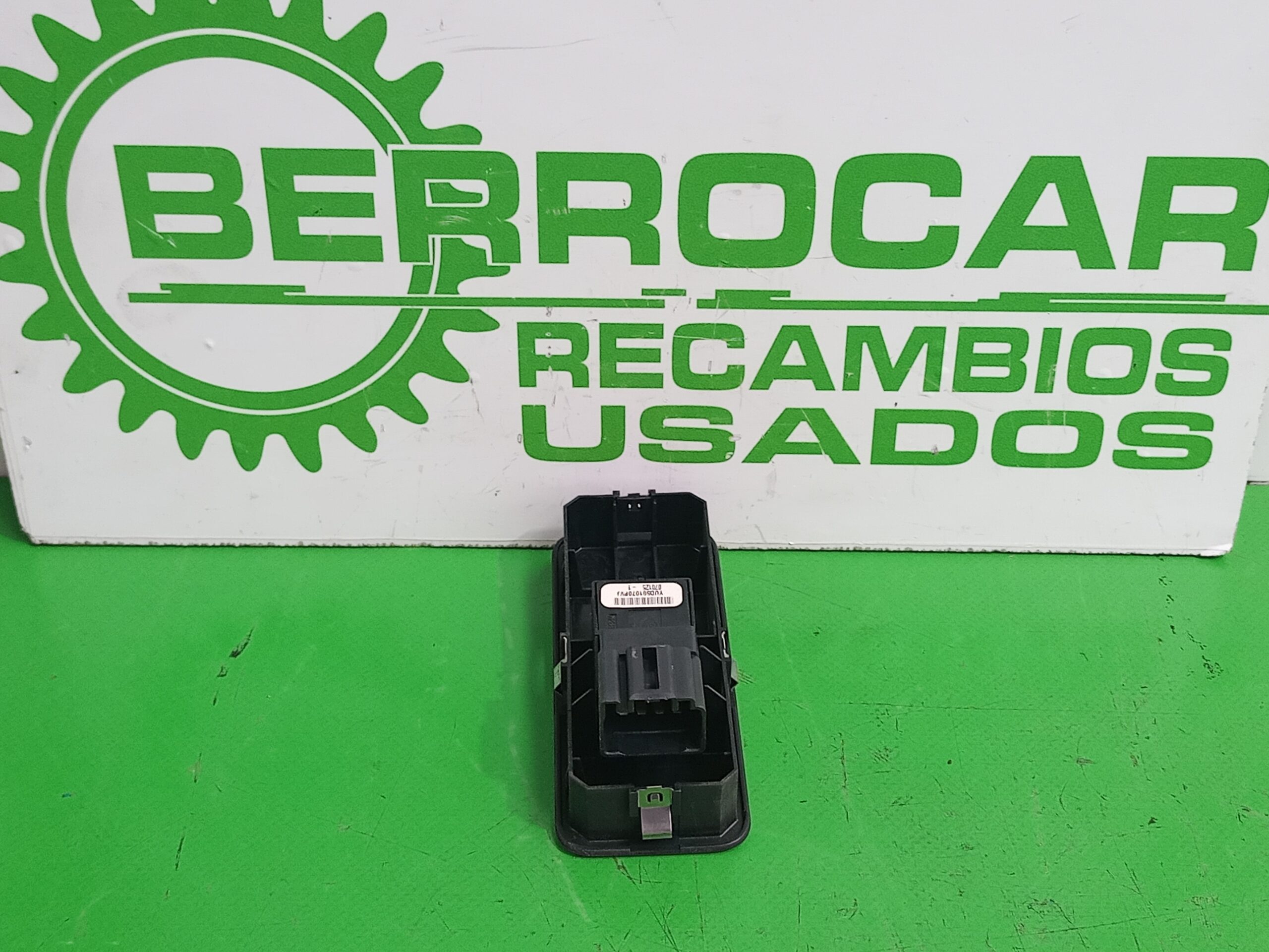 mando_elevalunas_delantero_izquierdo_yud501070pvj_land_rover_range_rover_sport_3_6_td_v8