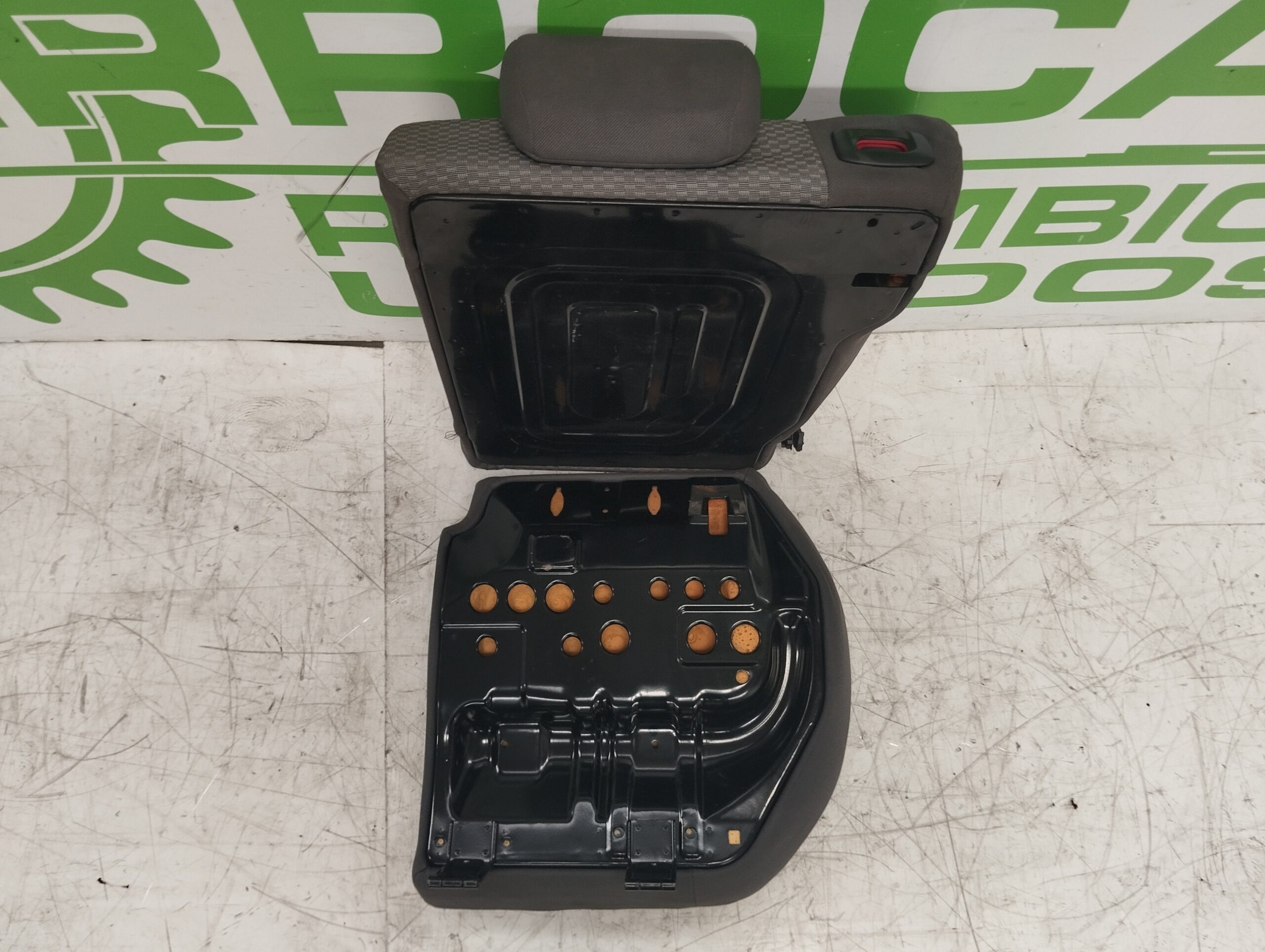 asientos_trasero_derecho_1126792_1491751_ford_focus_berlina_cap_1_6_16v_cat