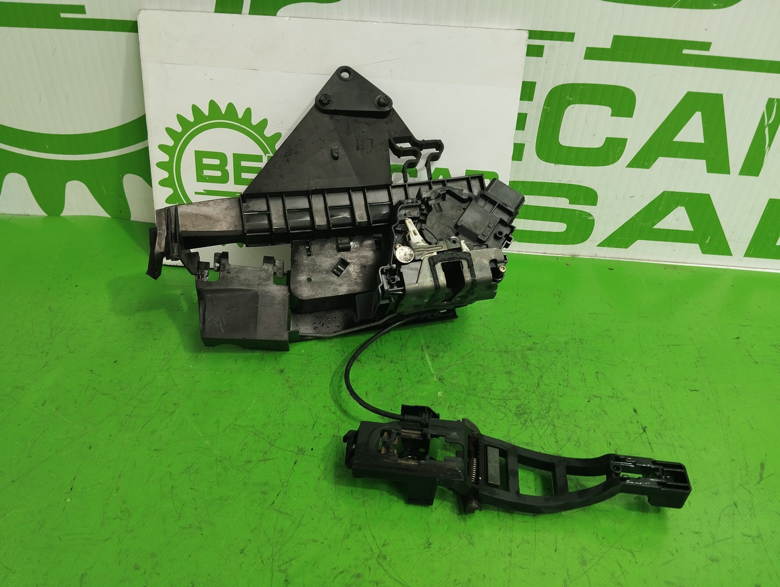 cerradura_puerta_delantera_izquierda_3m5ar21813er_ford_focus_berlina_cap_1_6_16v_cat