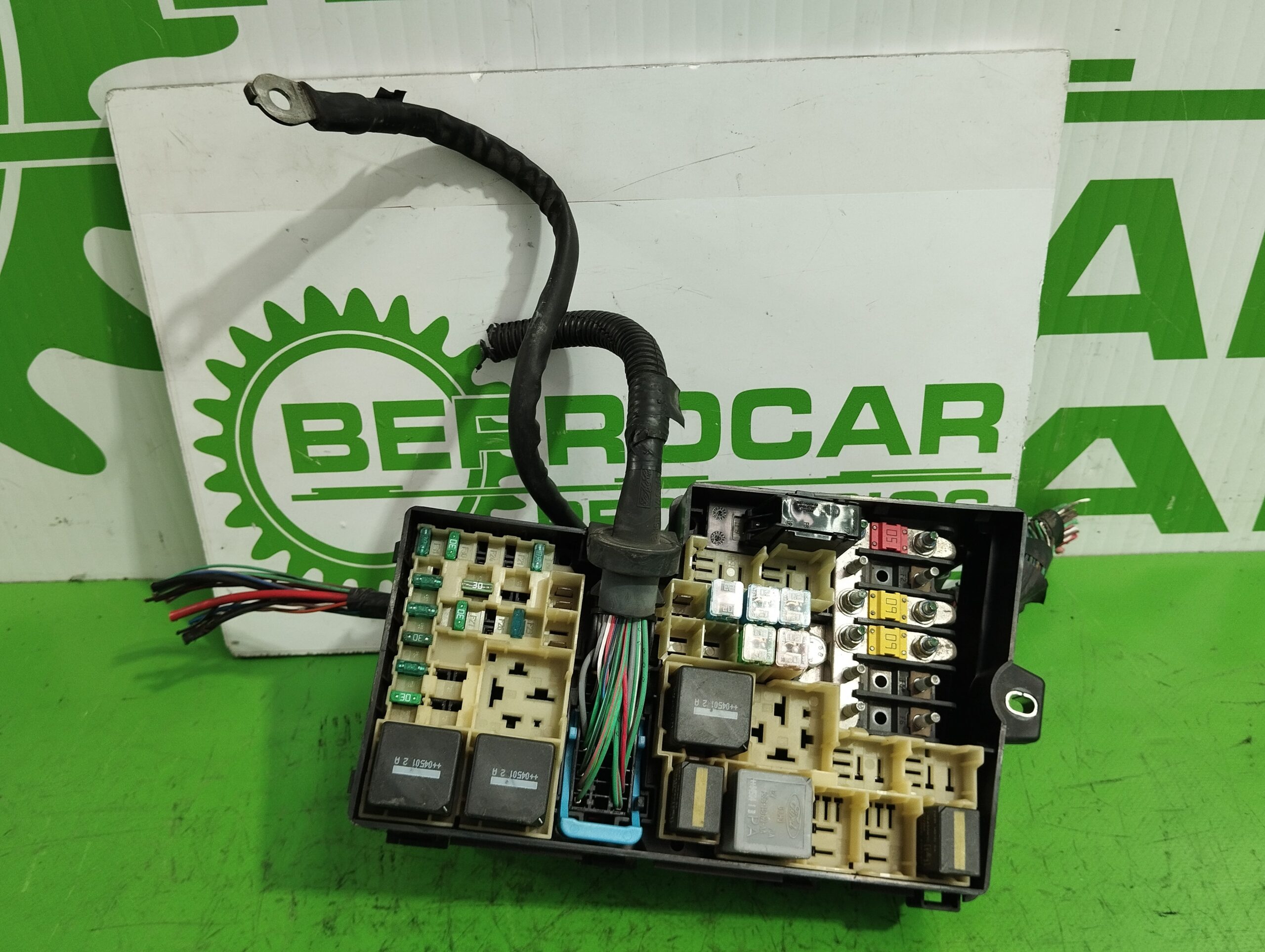 caja_reles_fusibles_3m5t14a142ab_ford_focus_berlina_cap_1_6_16v_cat