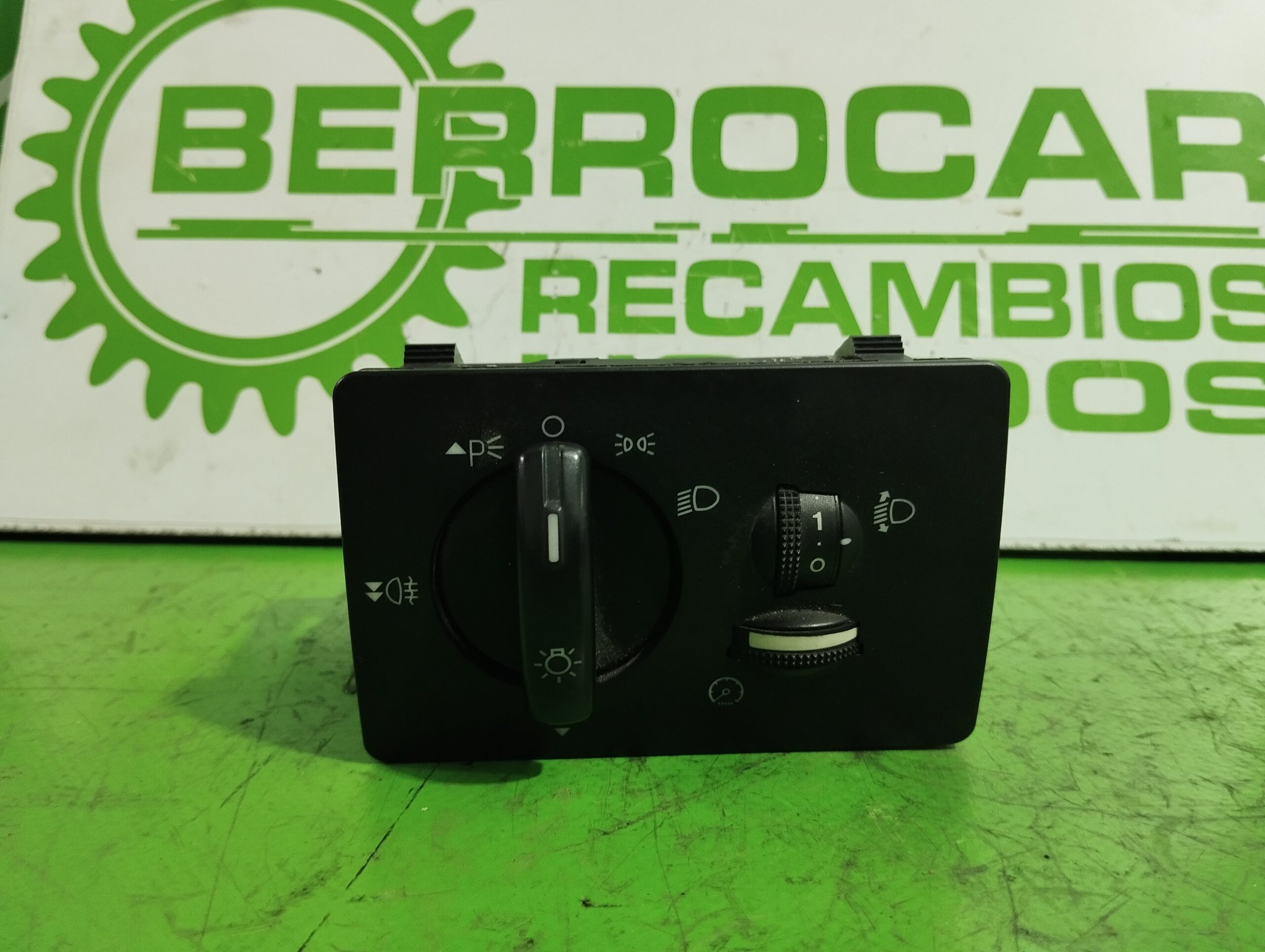 mando_luces_4m5t13a024aa_ford_focus_berlina_cap_1_6_16v_cat