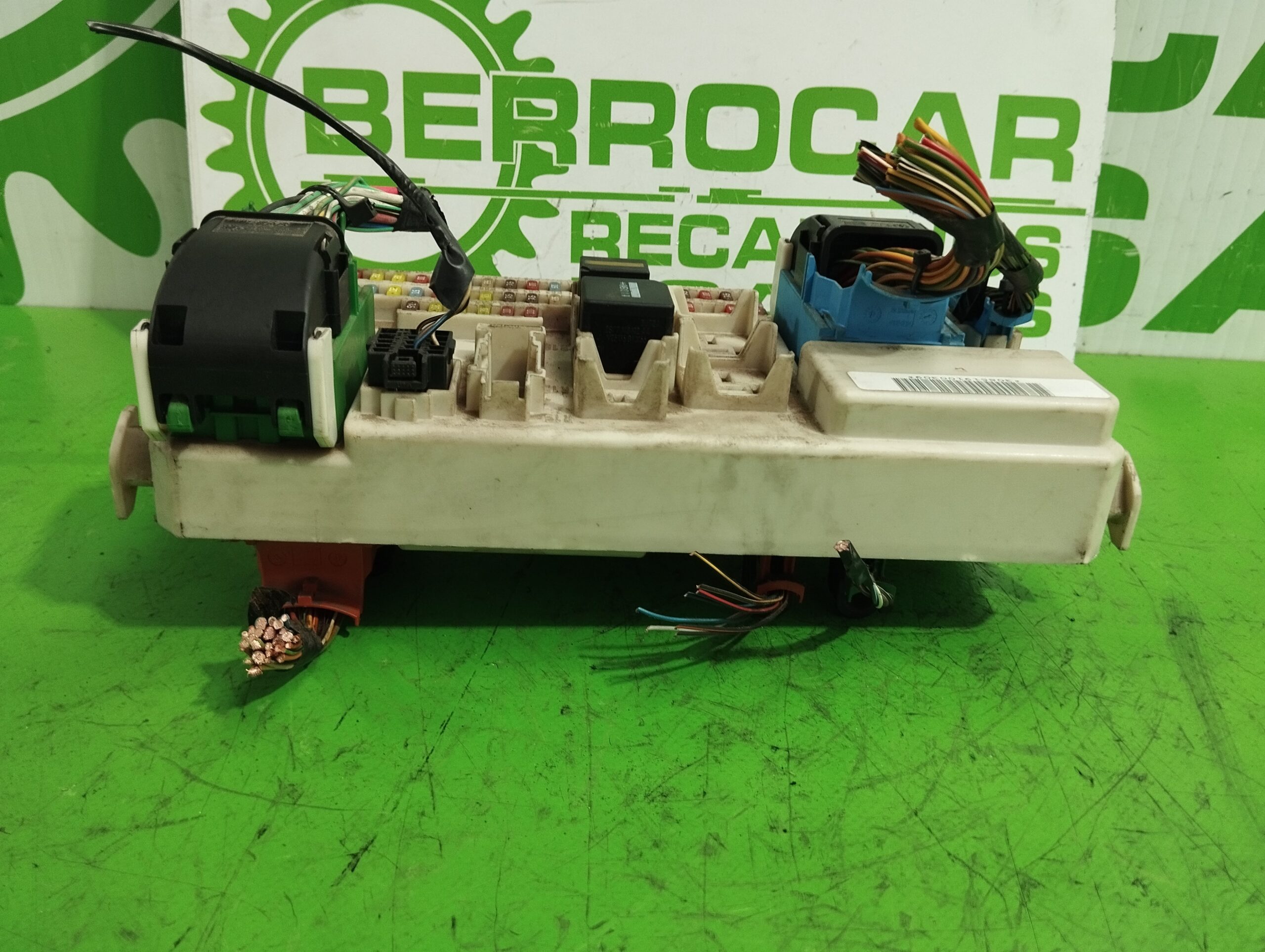 caja_reles_fusibles_4m5t14a073dd_ford_focus_berlina_cap_1_6_16v_cat