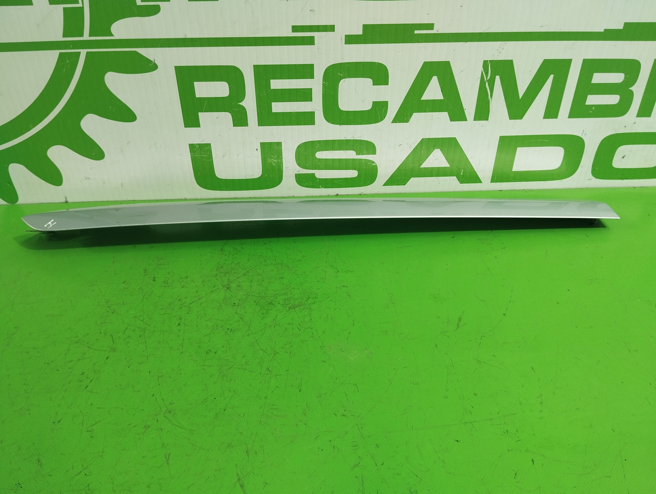 moldura_lateral_k56b51695_kia_carnival_2_9_crdi_cat