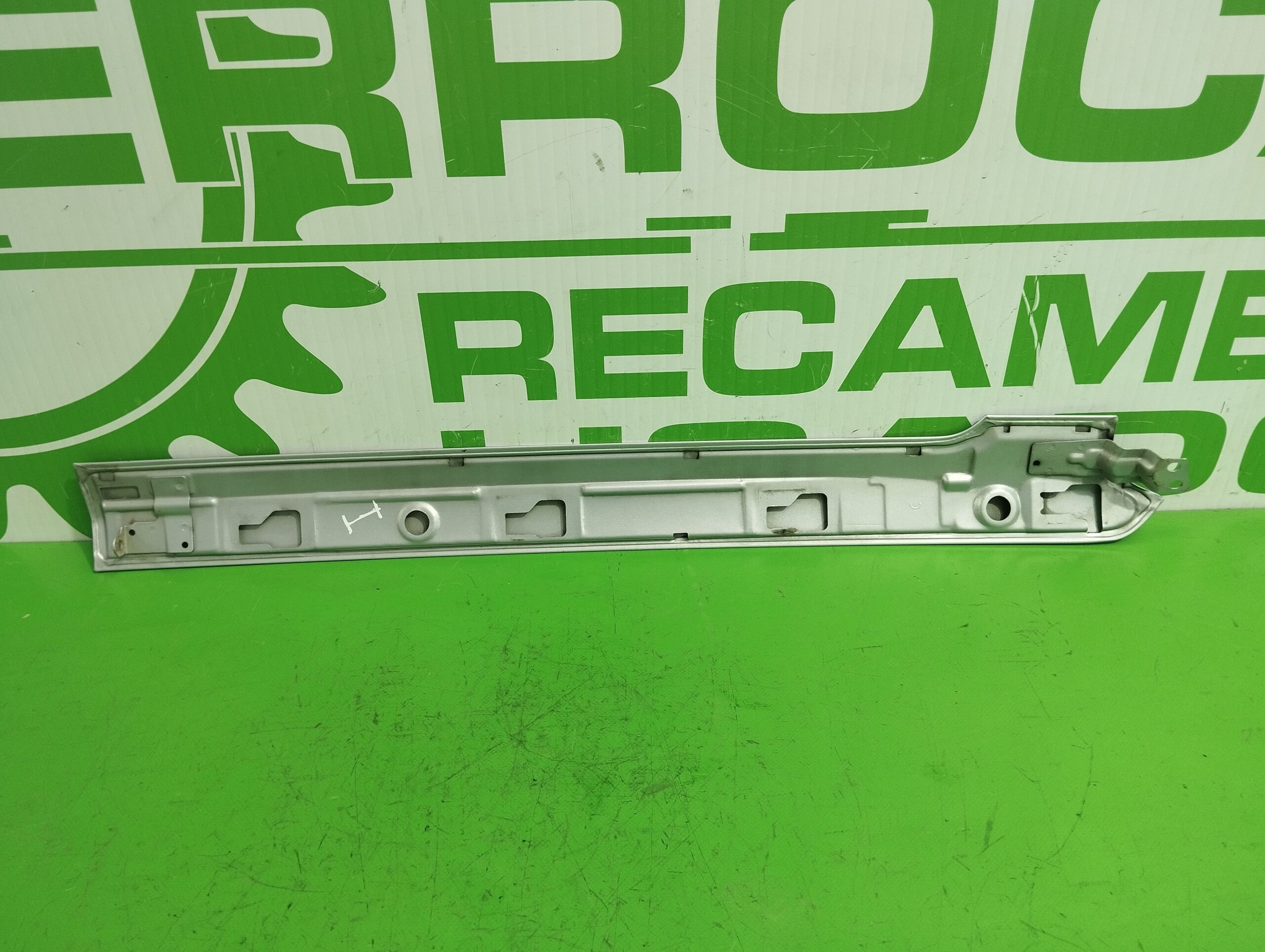 moldura_lateral_k56b51695_kia_carnival_2_9_crdi_cat