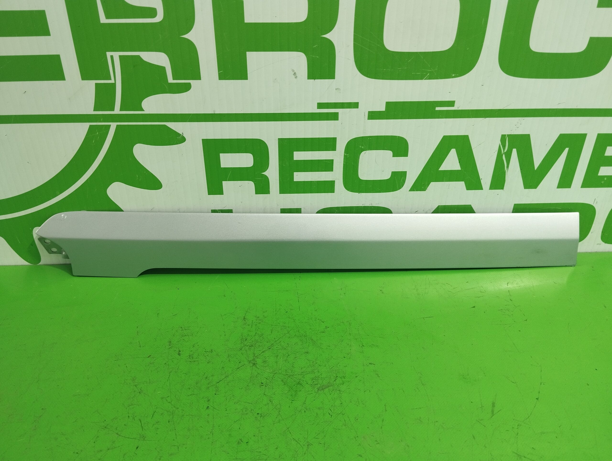 moldura_lateral_839154d100_kia_carnival_2_9_crdi_cat