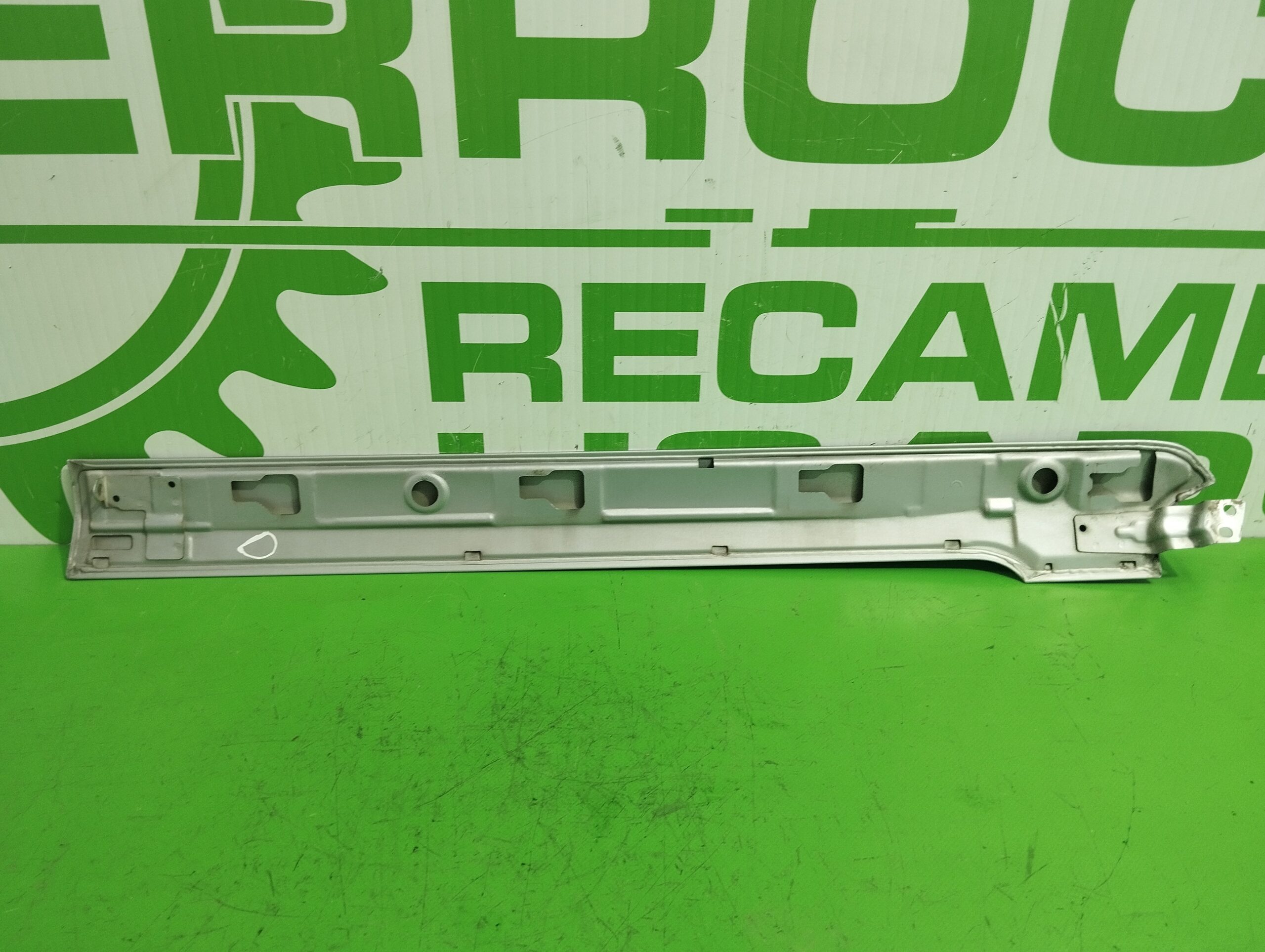 moldura_lateral_839154d100_kia_carnival_2_9_crdi_cat