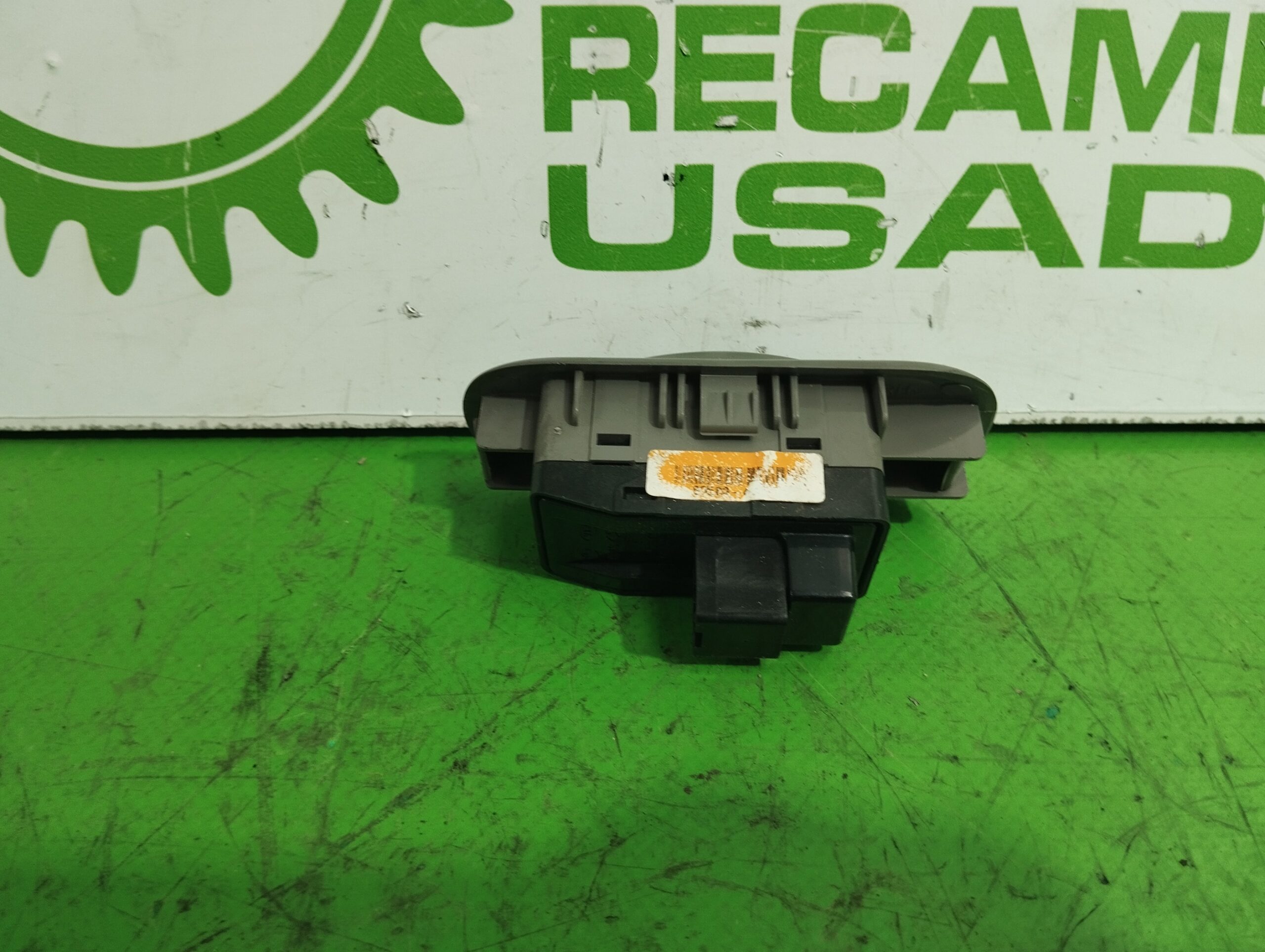 mando_elevalunas_trasero_derecho_202006137_kia_carnival_2_9_crdi_cat