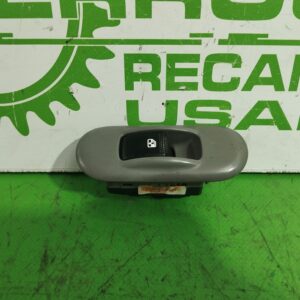 mando_elevalunas_trasero_derecho_202006137_kia_carnival_2_9_crdi_cat