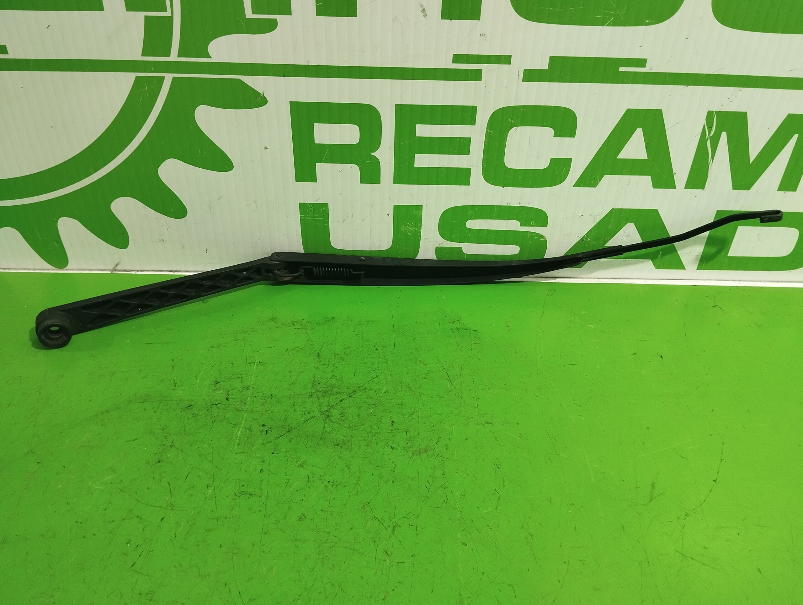 brazo_limpia_delantero_derecho_983204d000_kia_carnival_2_9_crdi_cat