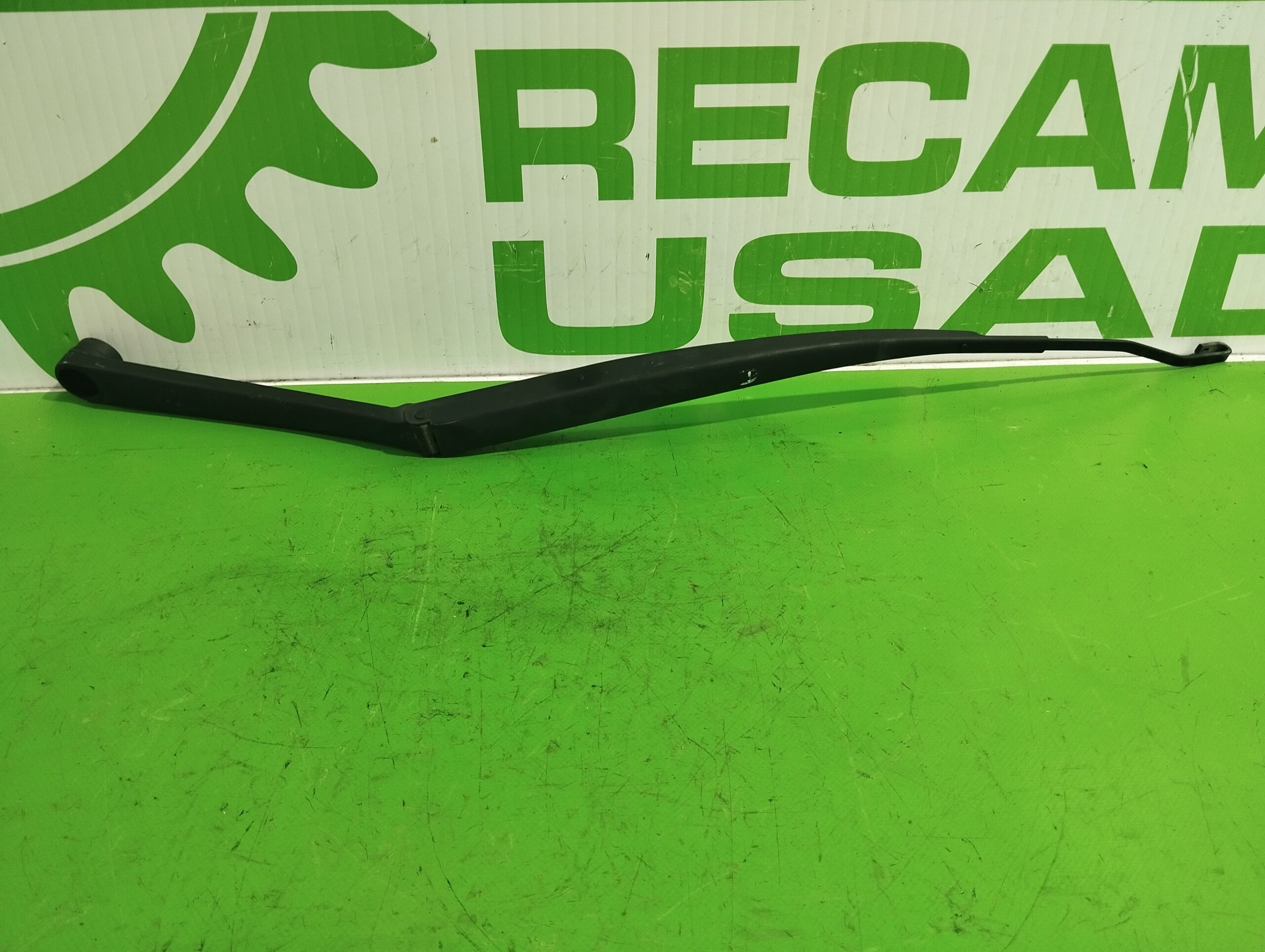 brazo_limpia_delantero_derecho_983204d000_kia_carnival_2_9_crdi_cat