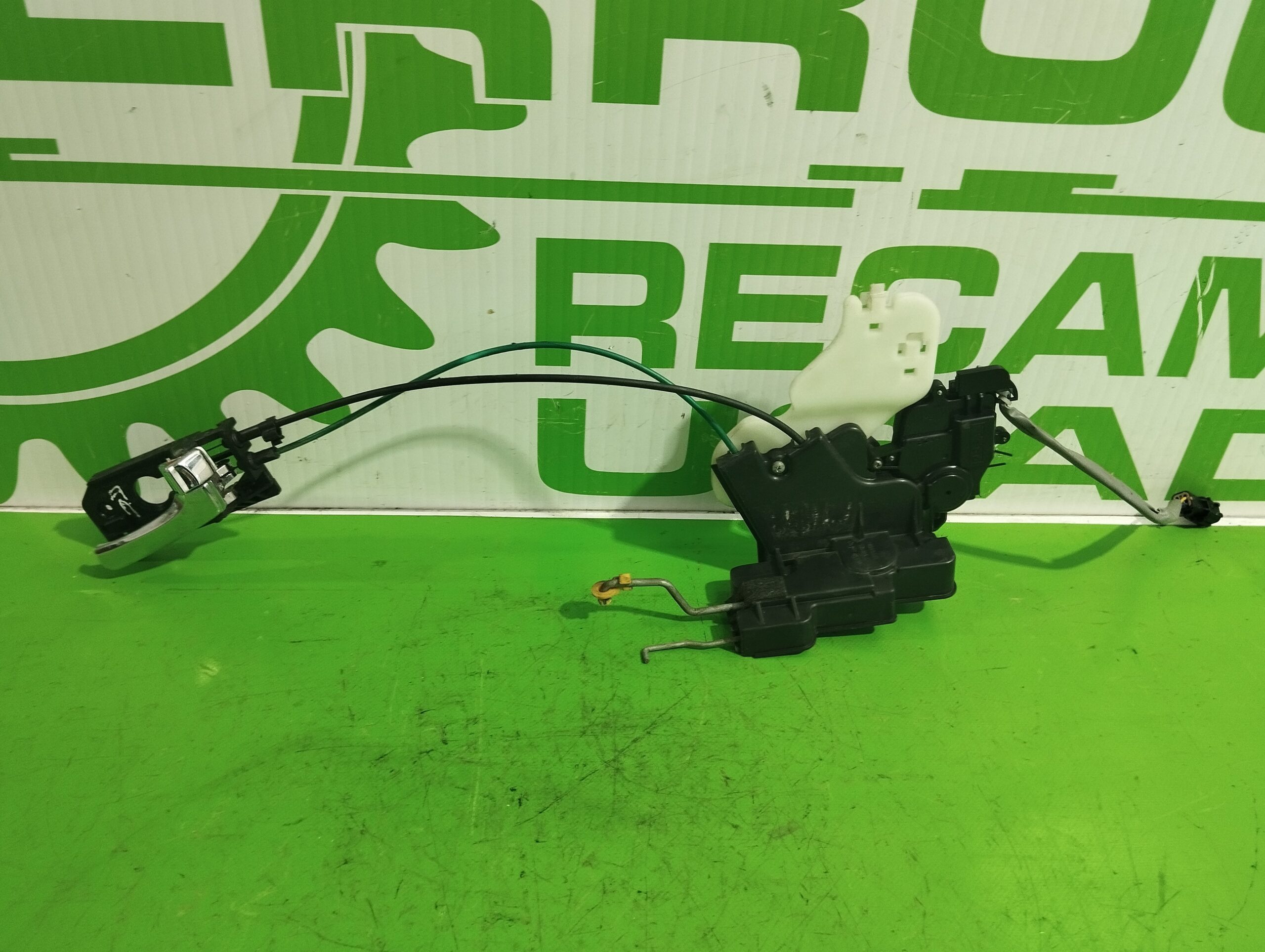 cerradura_puerta_delantera_derecha_813204d010_kia_carnival_2_9_crdi_cat