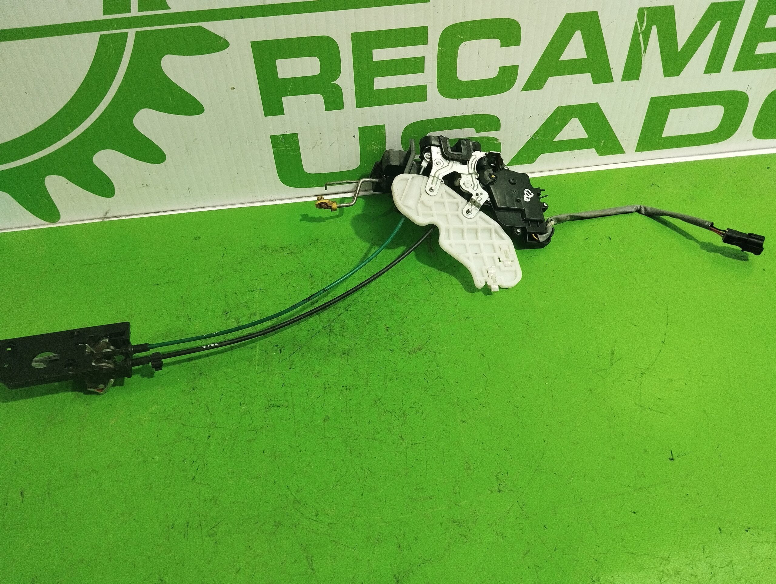 cerradura_puerta_delantera_derecha_813204d010_kia_carnival_2_9_crdi_cat