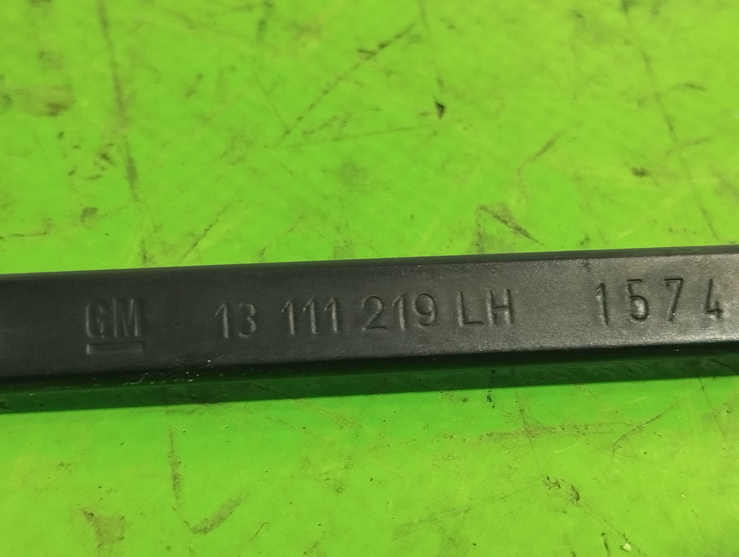 brazo_limpia_delantero_izquierdo_13111219_opel_astra_h_berlina_essentia