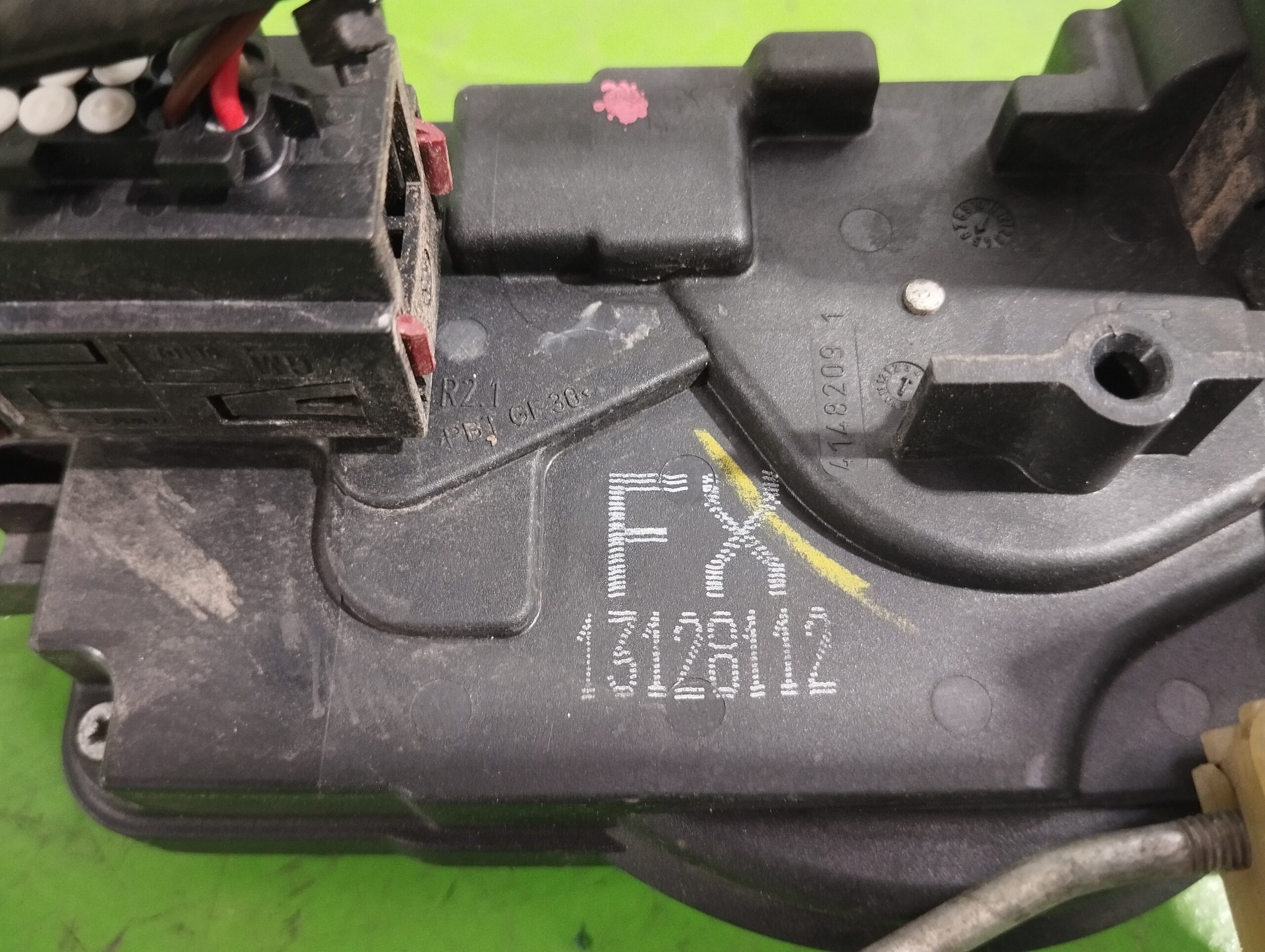 cerradura_puerta_delantera_derecha_13128112_opel_astra_h_berlina_essentia