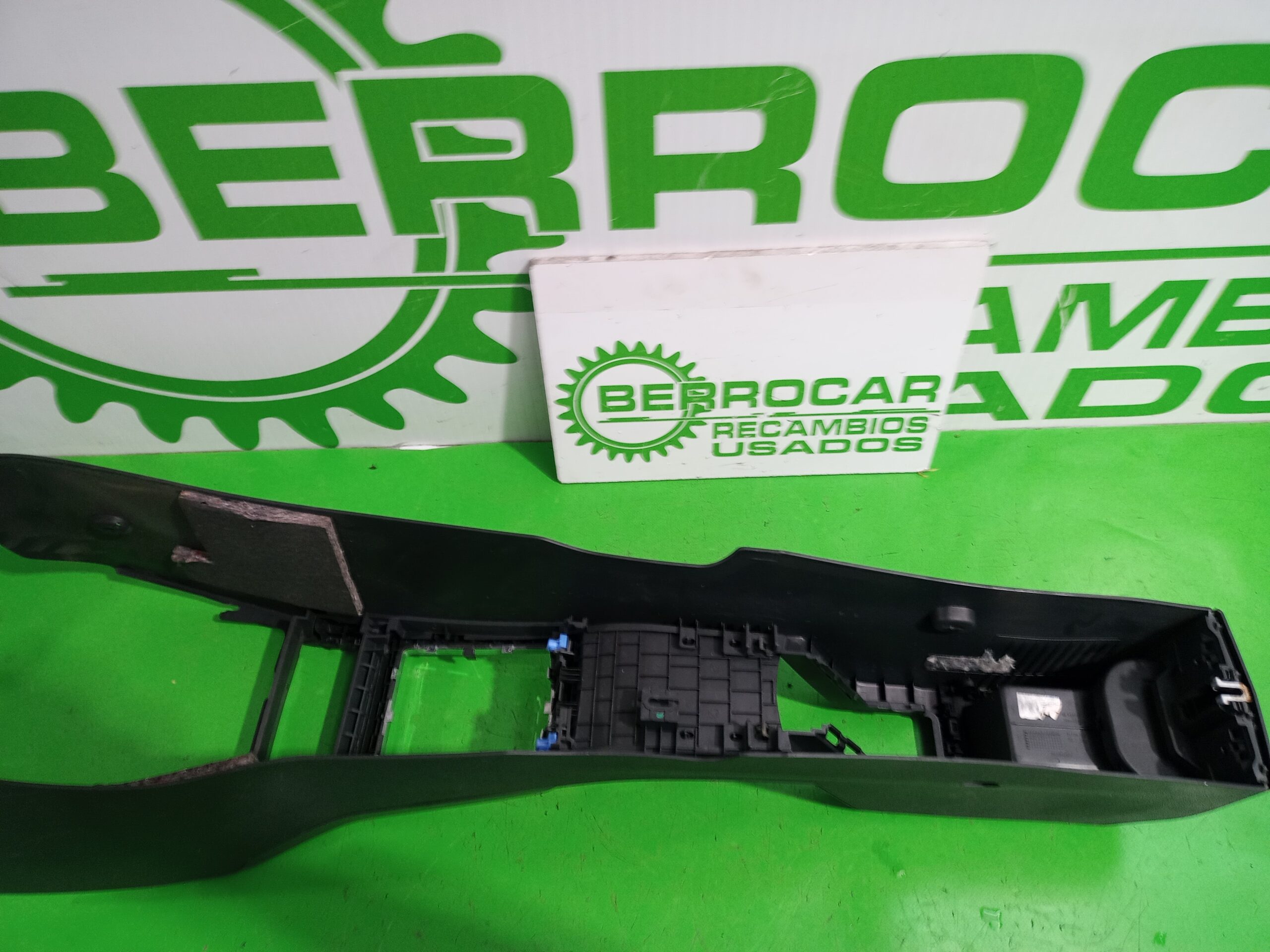 consola_central_13127111_opel_astra_h_berlina_essentia