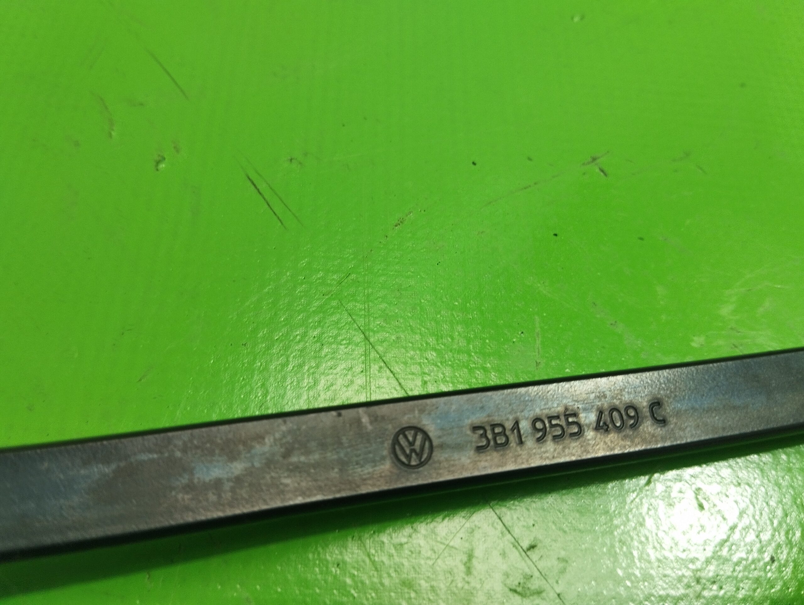 brazo_limpia_delantero_izquierdo_3b1955409c_volkswagen_passat_berlina_3b3_1_6