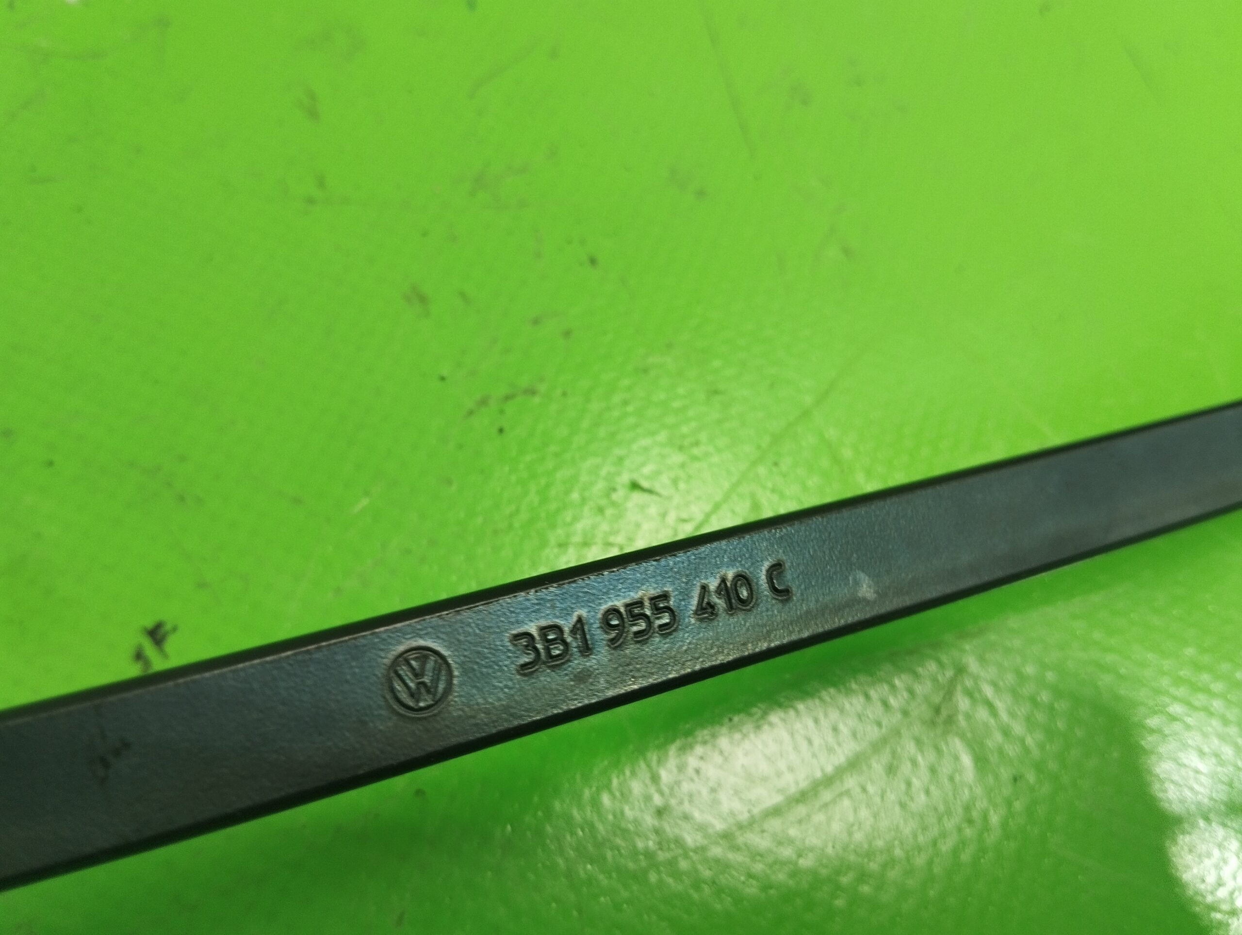 brazo_limpia_delantero_derecho_3b1955410c_volkswagen_passat_berlina_3b3_1_6