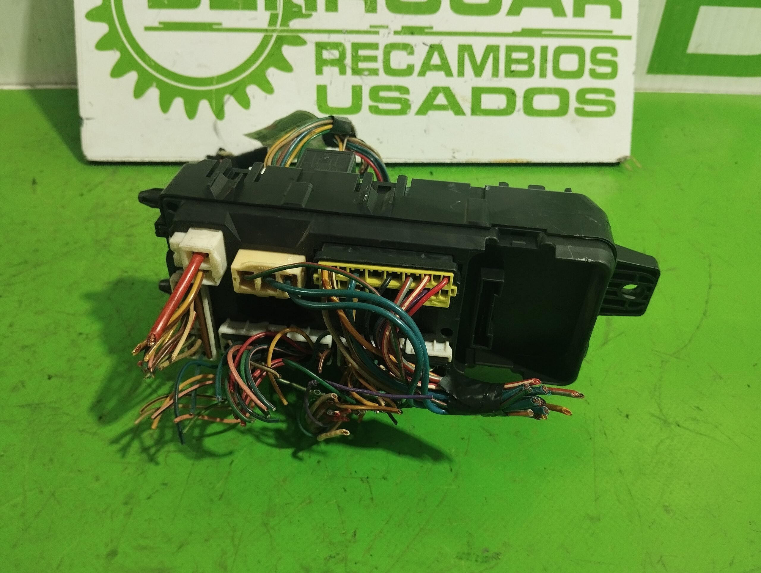 caja_reles_fusibles_30807016_volvo_s40_berlina_1_6_cat