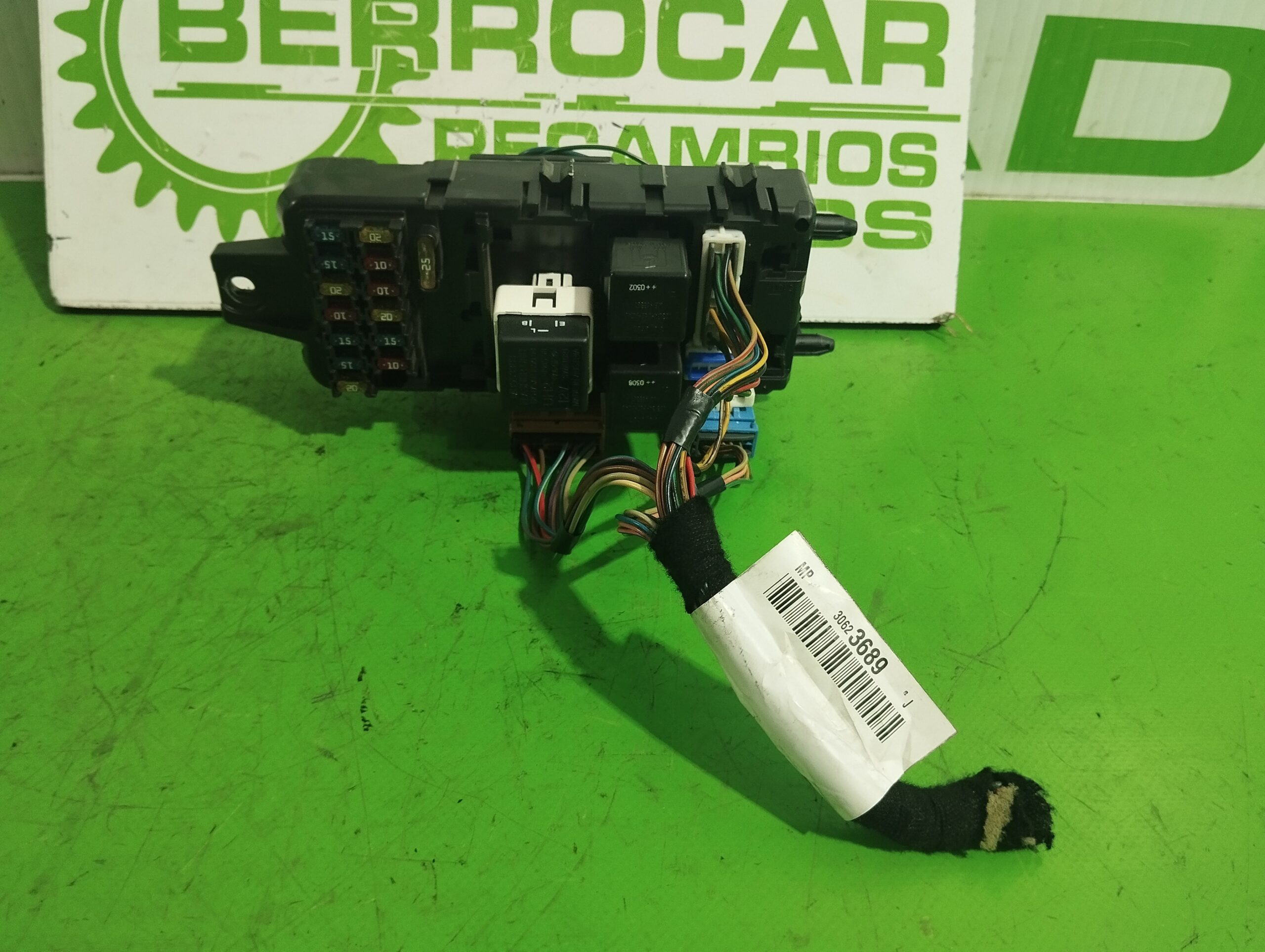 caja_reles_fusibles_30807016_volvo_s40_berlina_1_6_cat