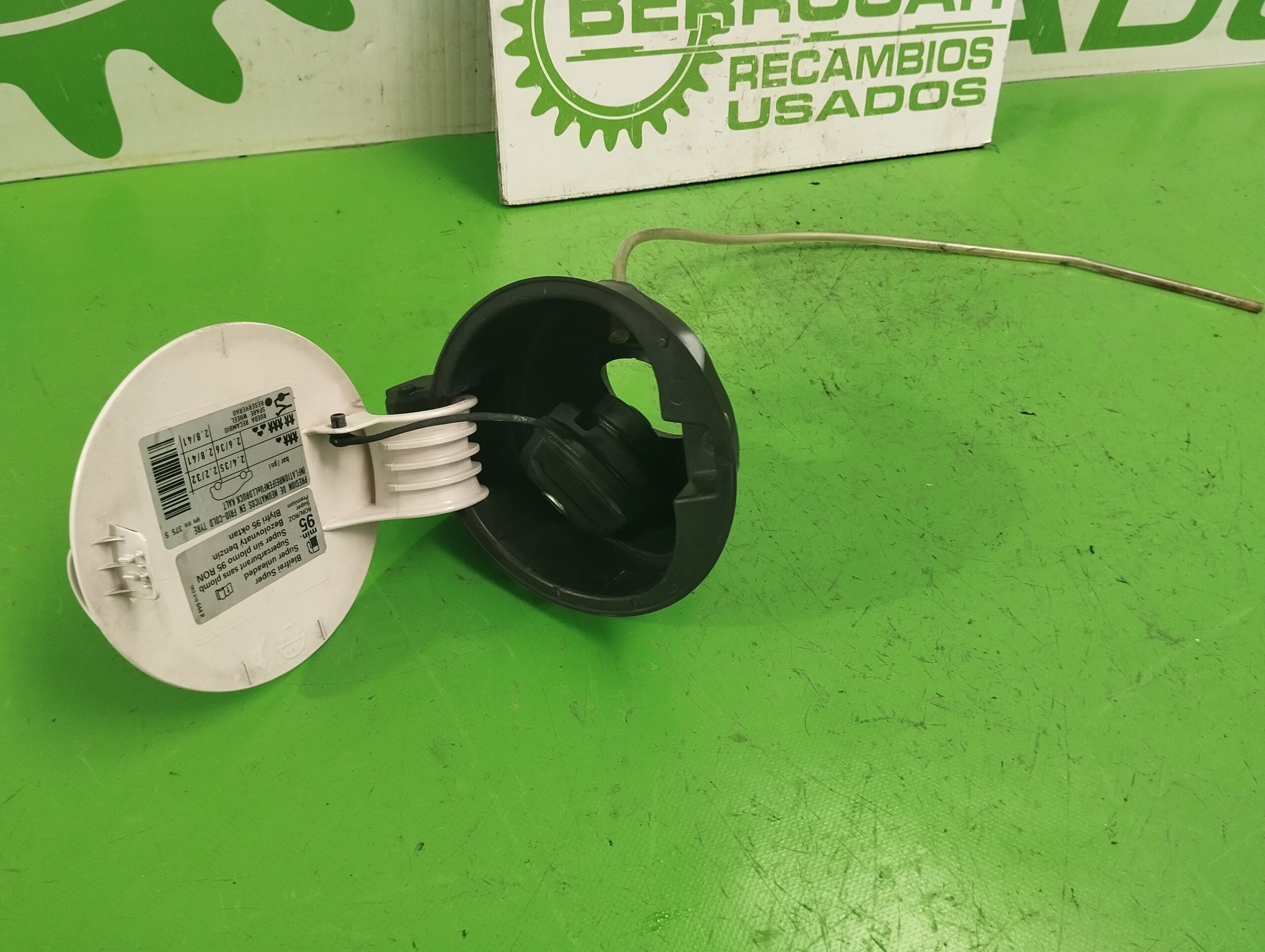 tapa_exterior_combustible_1k0010644p_seat_altea_5p1_style_copa