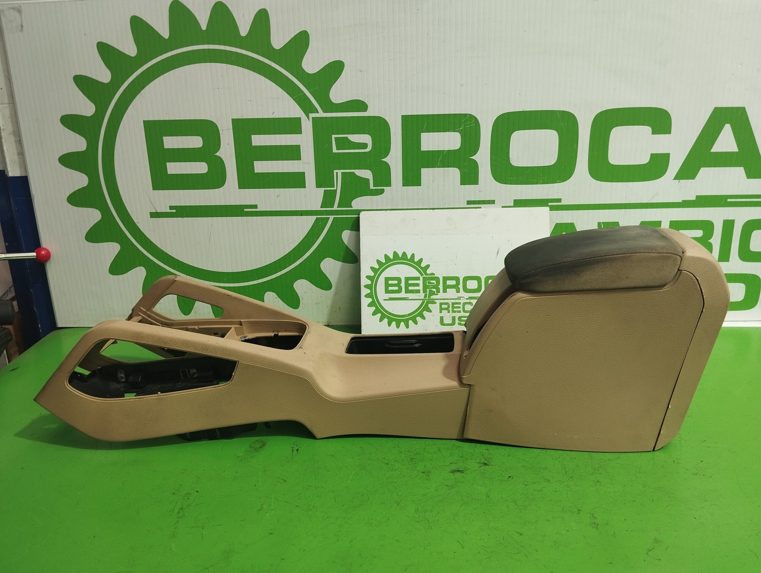 consola_central_1k5864251_volkswagen_golf_v_berlina_1k1_1_9_tdi