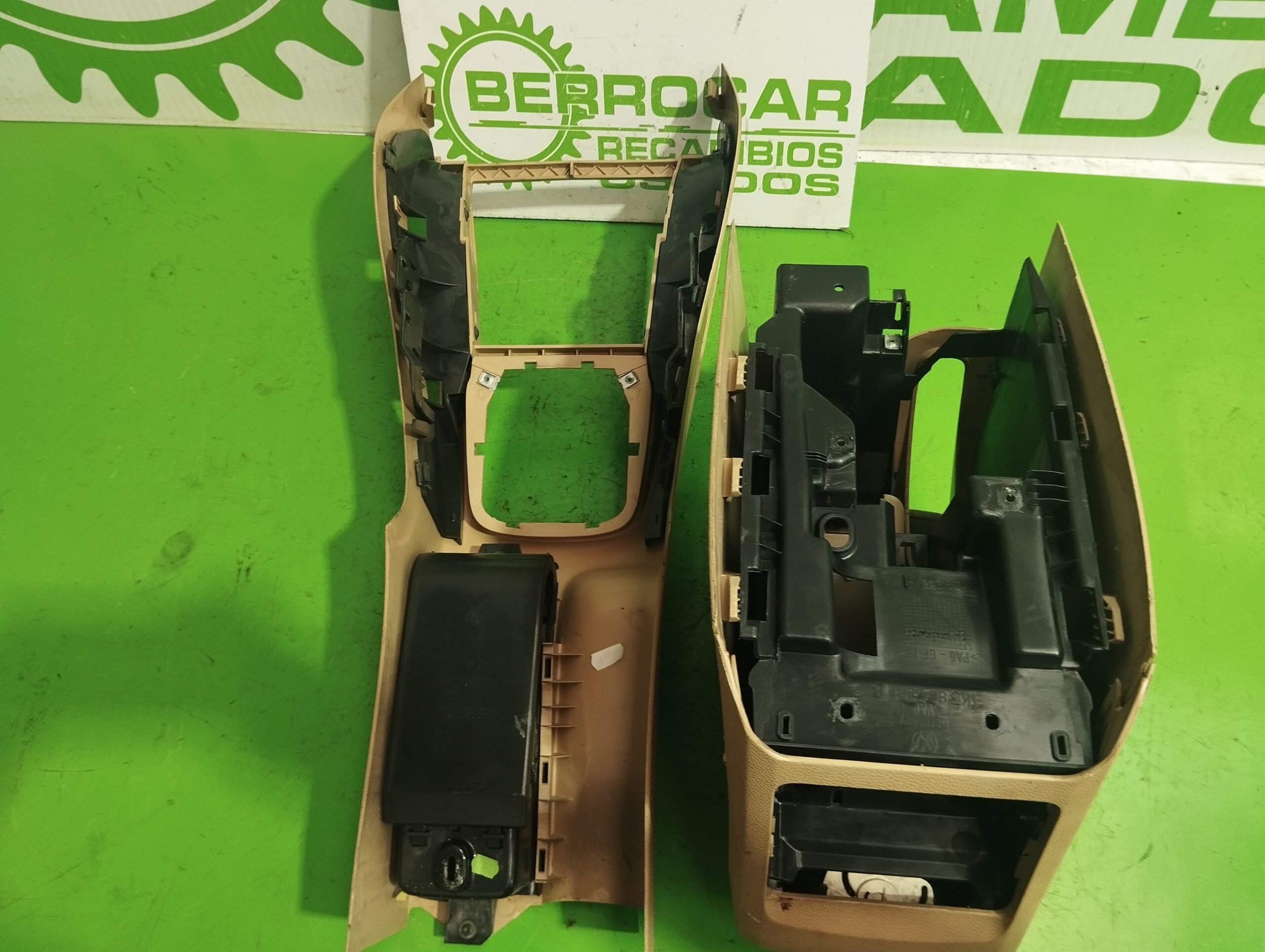 consola_central_1k5864251_volkswagen_golf_v_berlina_1k1_1_9_tdi