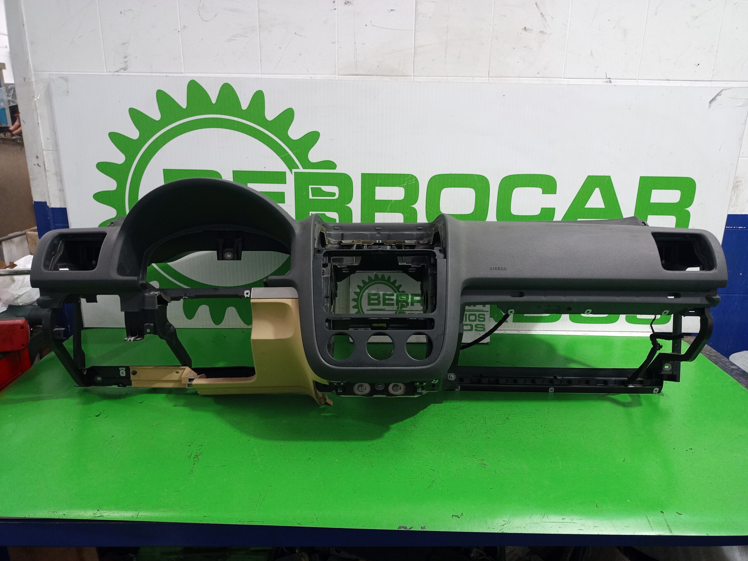 salpicadero_1k1858295_volkswagen_golf_v_berlina_1k1_1_9_tdi