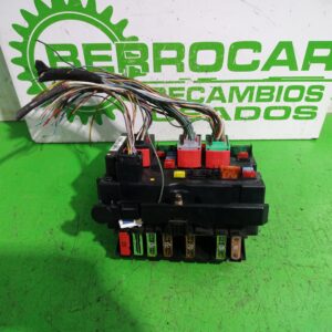 caja_reles_fusibles_9650664180_peugeot_307_break_sw_s1_1_6_16v_cat