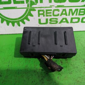 caja_reles_fusibles_9632229480_peugeot_307_break_sw_s1_1_6_16v_cat